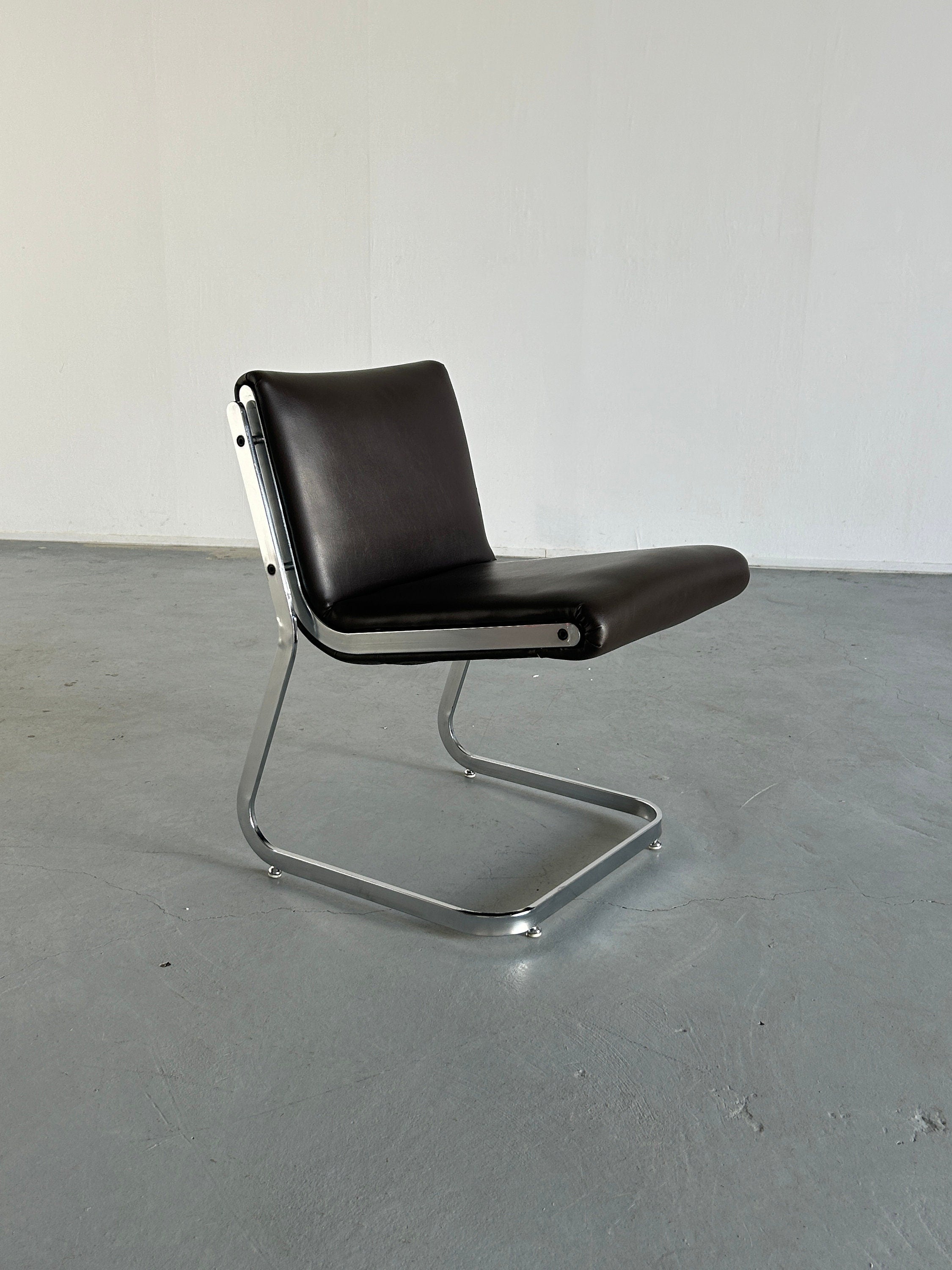 Italian Space Age Cantilever Lounge Chair, 1970s