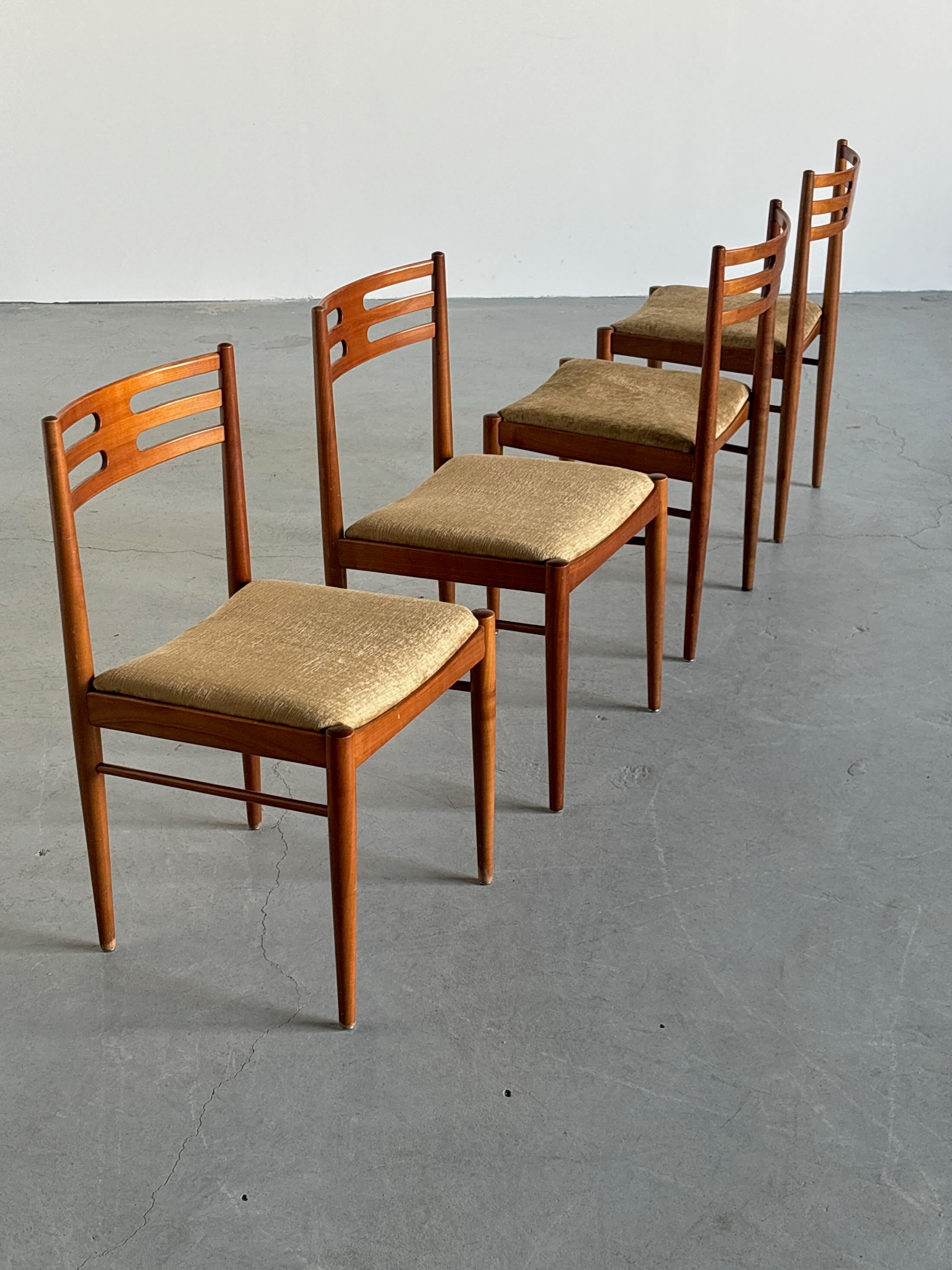 Danish Mid-Century Dining Chairs in Teak Wood