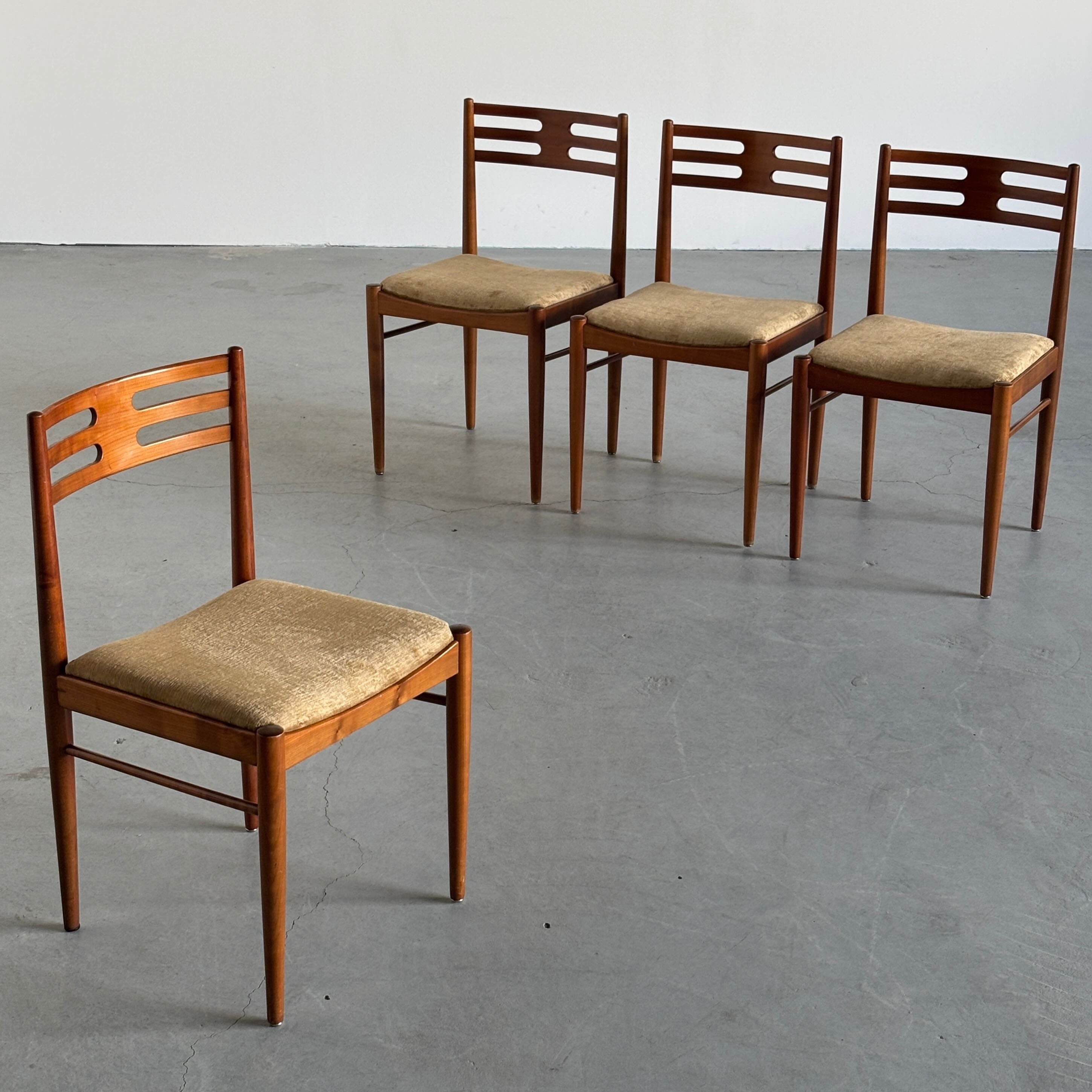 Danish Mid-Century Dining Chairs in Teak Wood