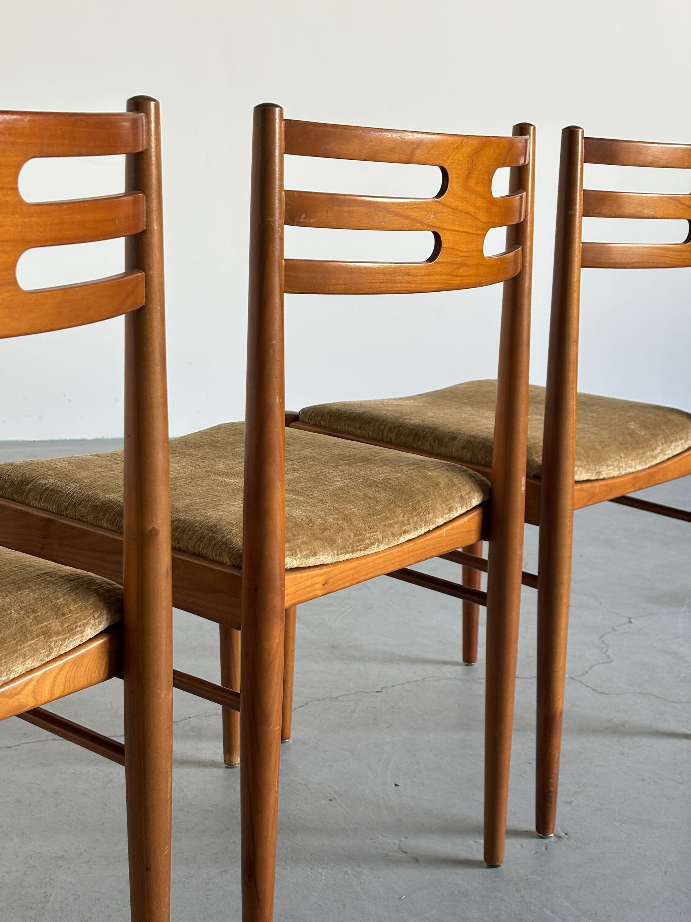 Danish Mid-Century Dining Chairs in Teak Wood
