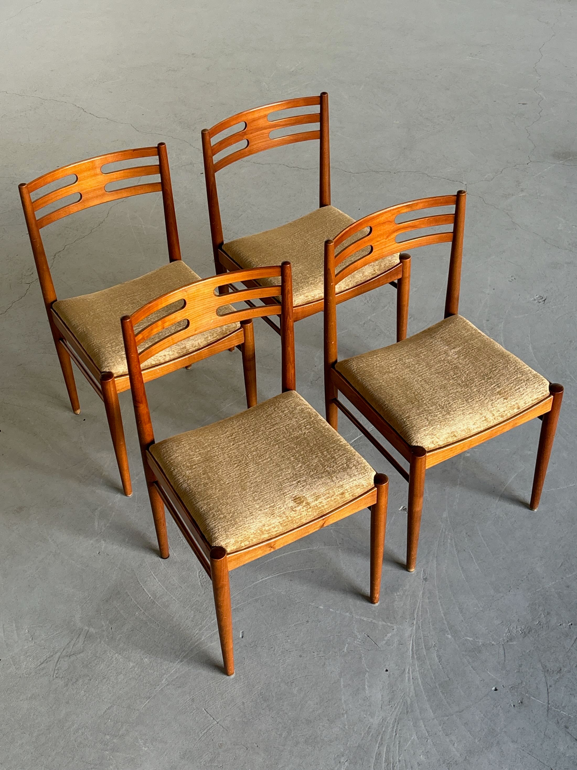Danish Mid-Century Dining Chairs in Teak Wood