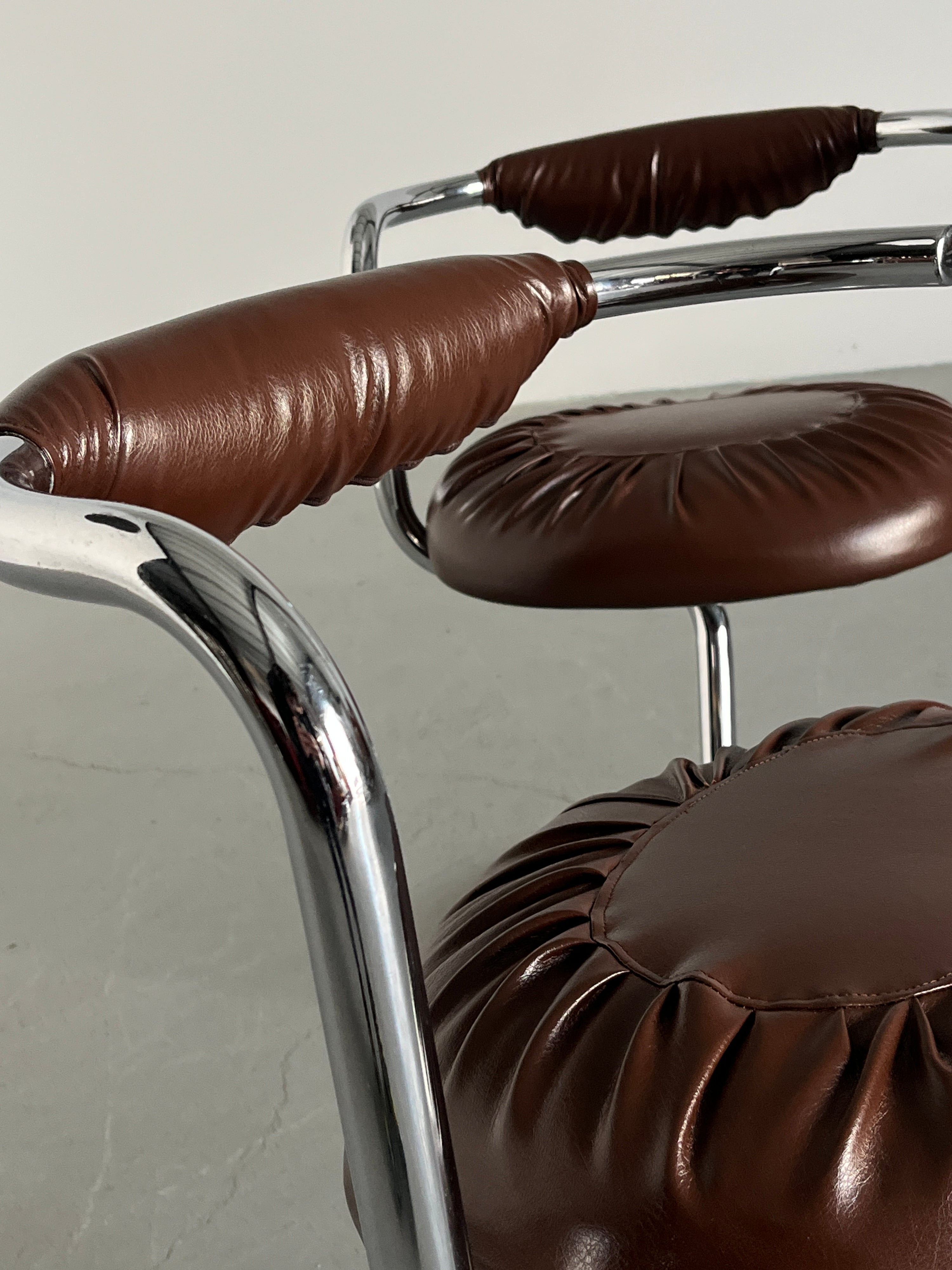 ‘Cobra’ Chairs by Giotto Stoppino