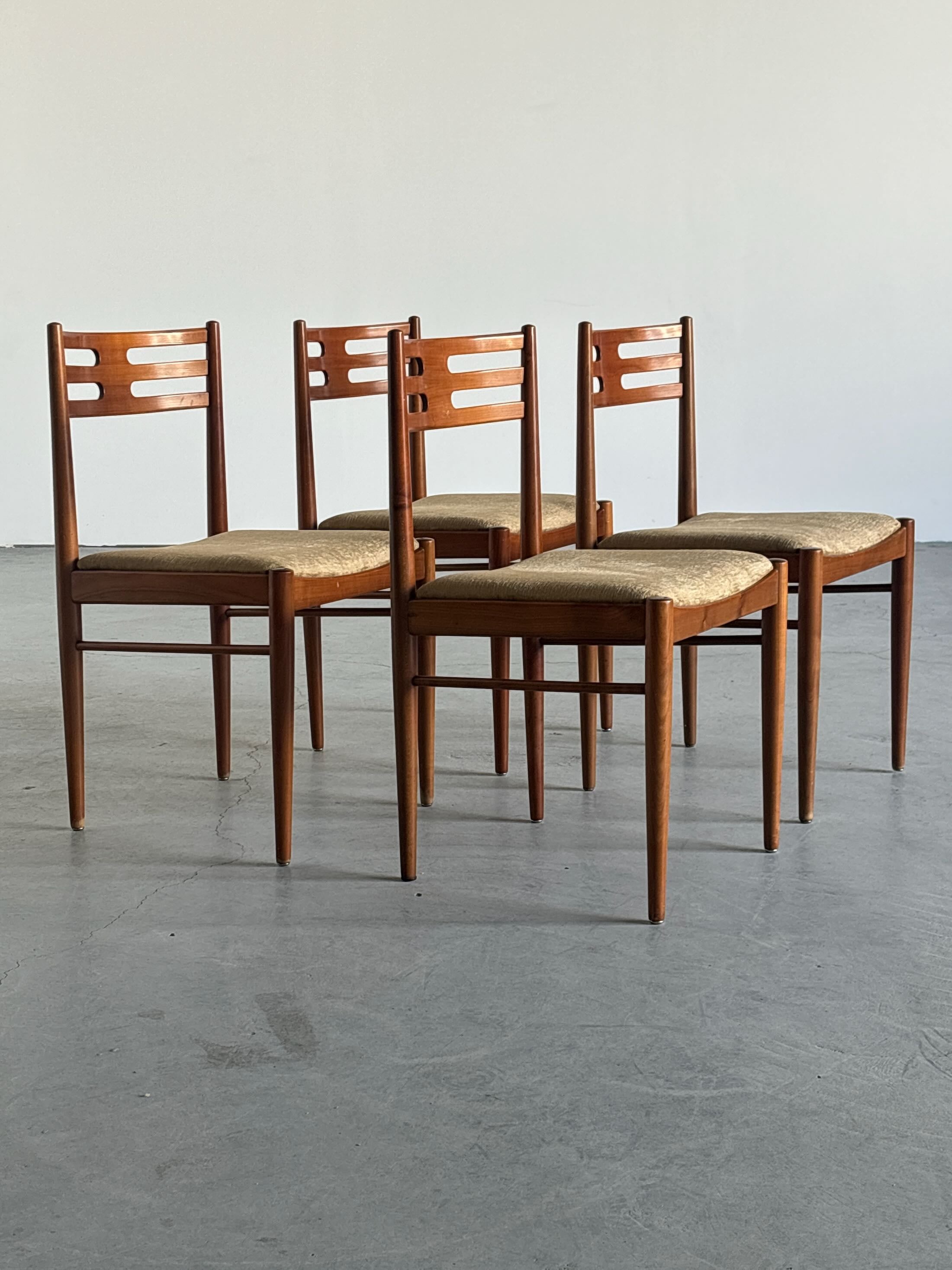 Danish Mid-Century Dining Chairs in Teak Wood
