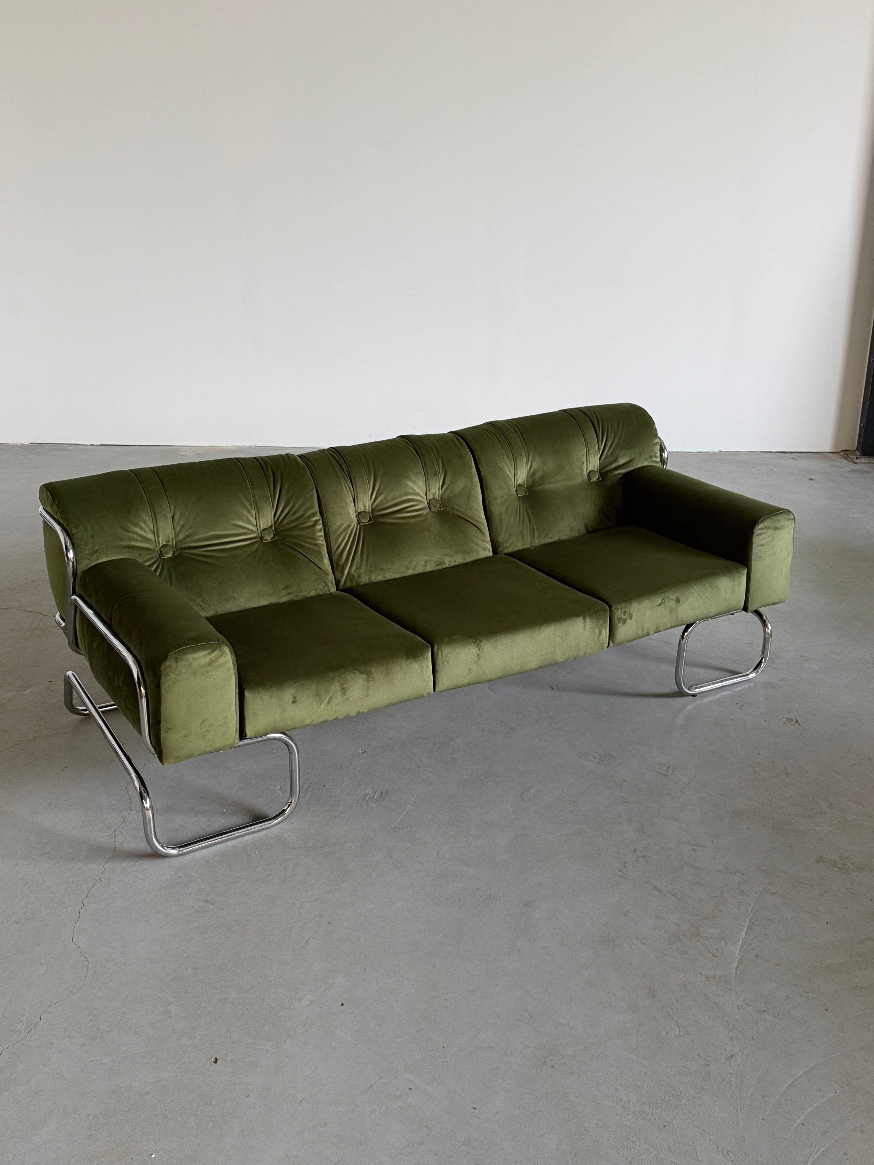 Mid-Century Modern Sofa in Green Velvet and Chromed Tubular Steel
