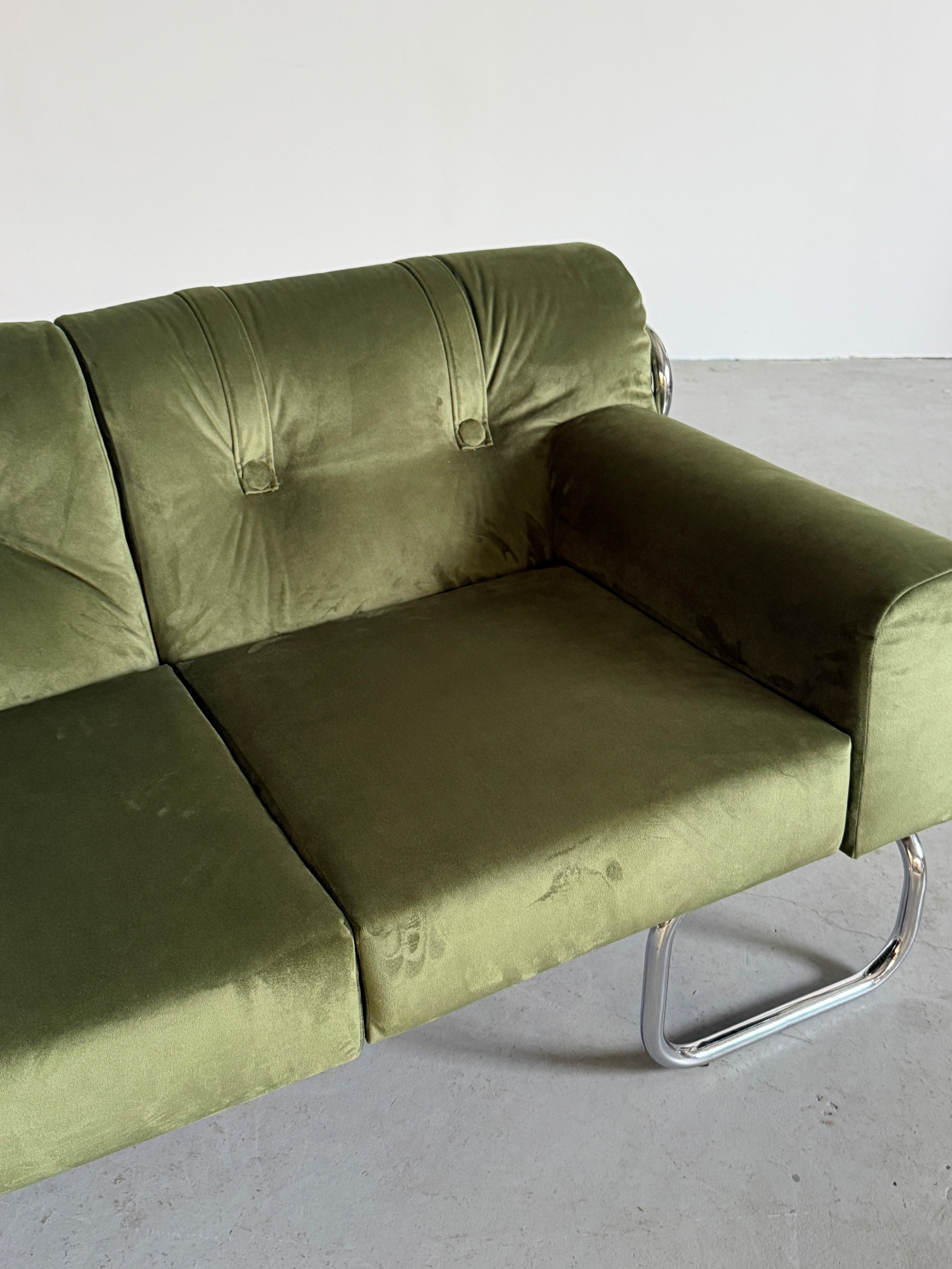 Mid-Century Modern Sofa in Green Velvet and Chromed Tubular Steel