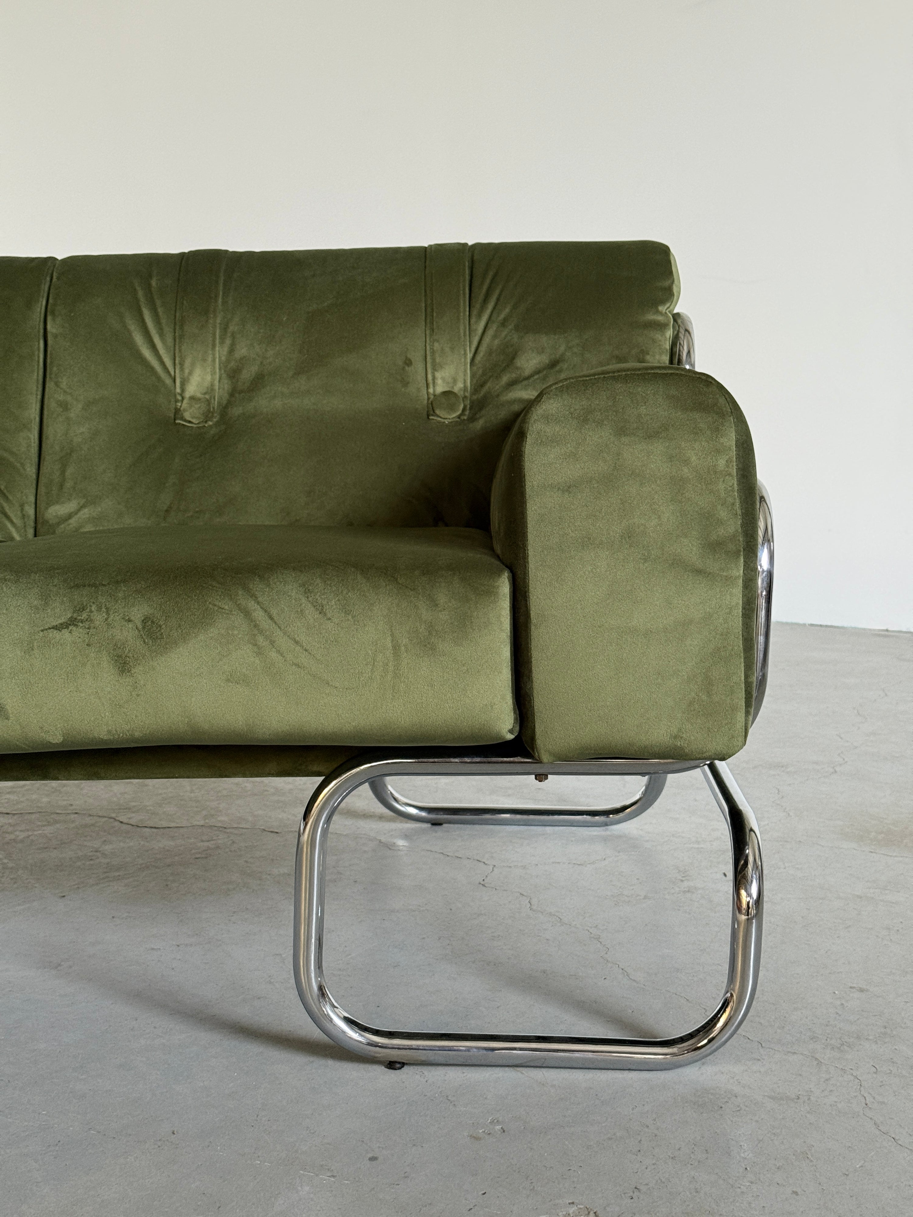Mid-Century Modern Sofa in Green Velvet and Chromed Tubular Steel