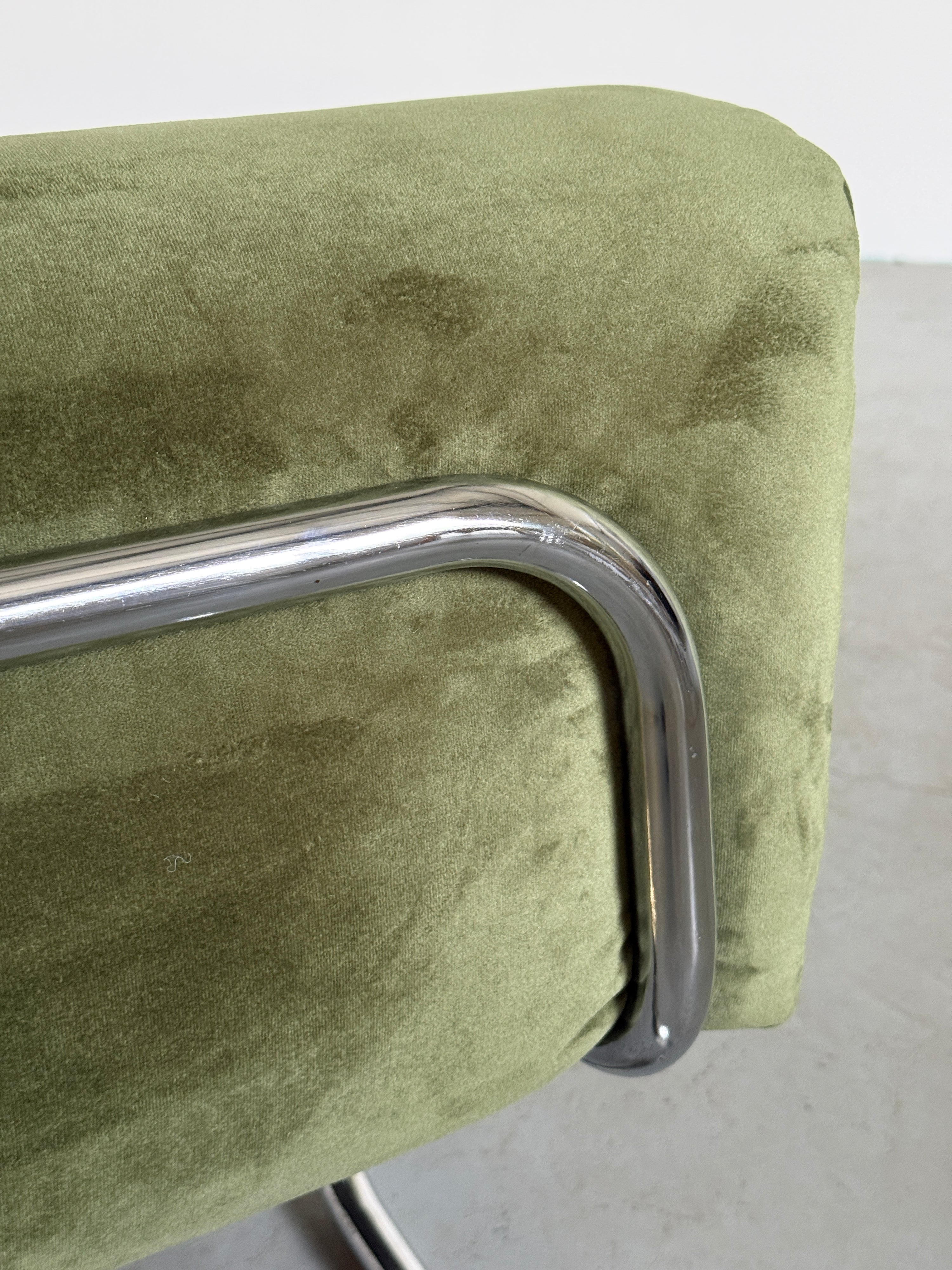 Mid-Century Modern Sofa in Green Velvet and Chromed Tubular Steel