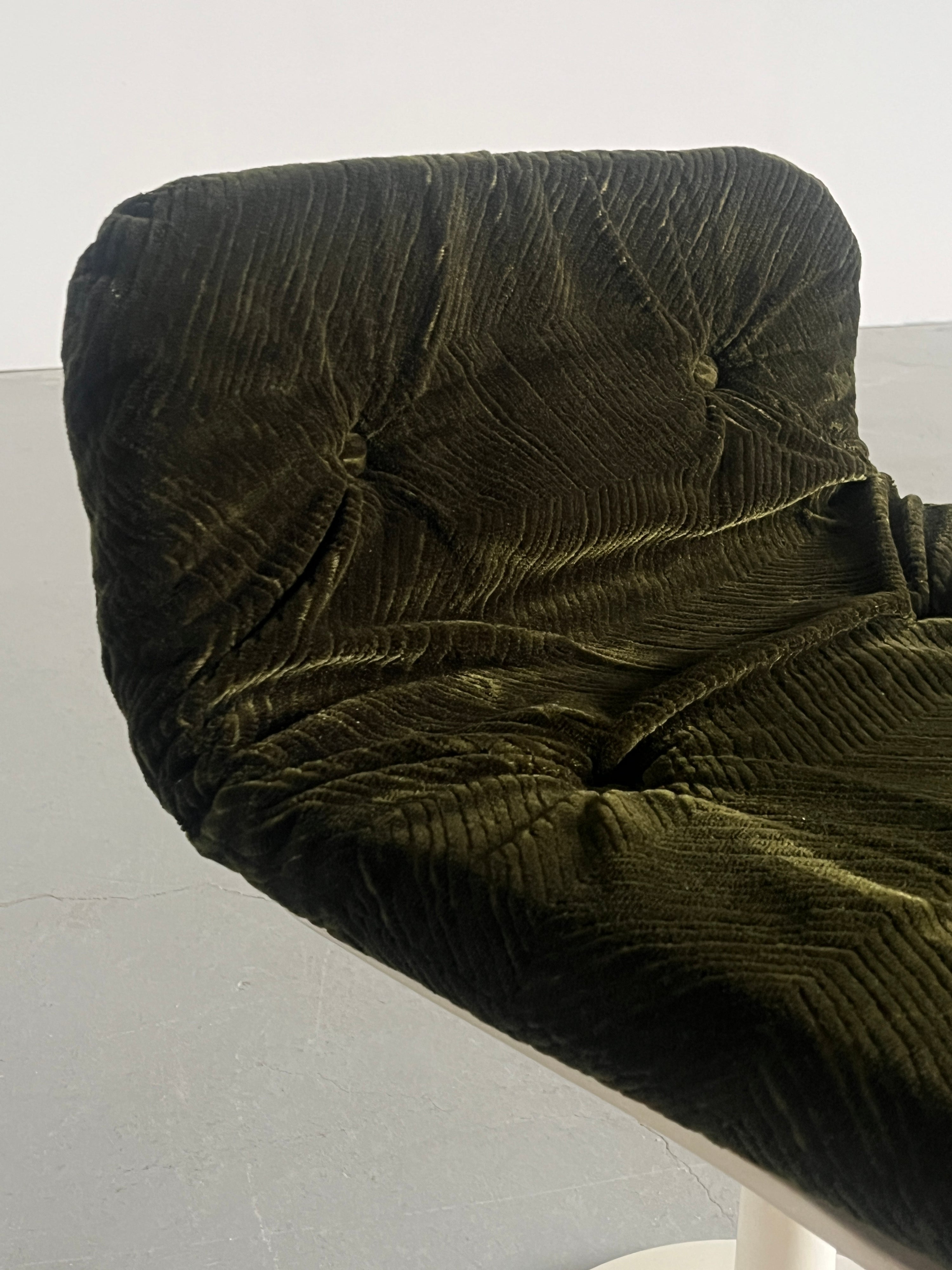 Small Space Age Tulip Chair in Dark Green Corduroy