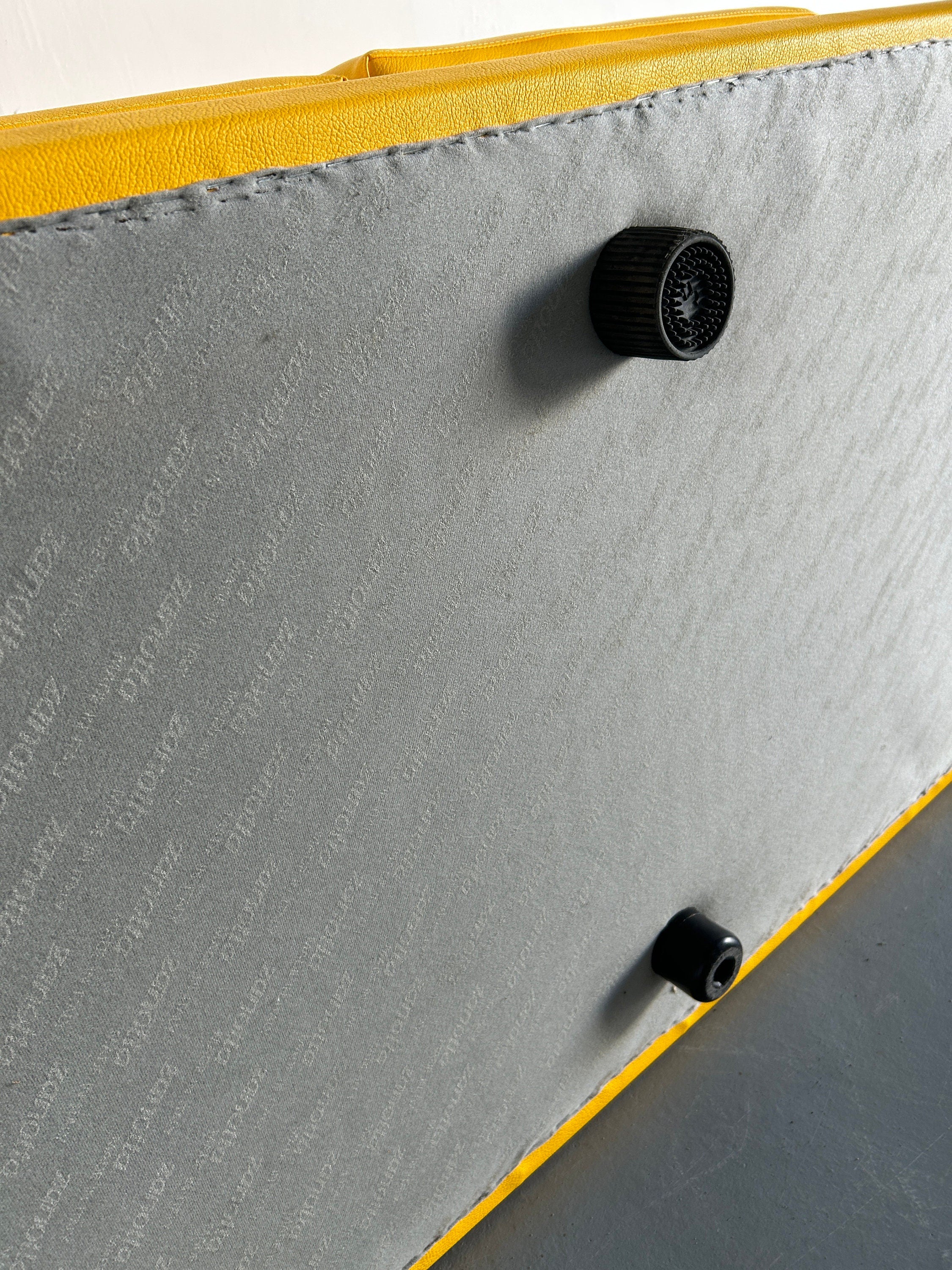 1960s Yellow "Throw-Away" Sofa by Willie Landels for Zanotta in Reupholstered Faux Leather, Space Age, 1965