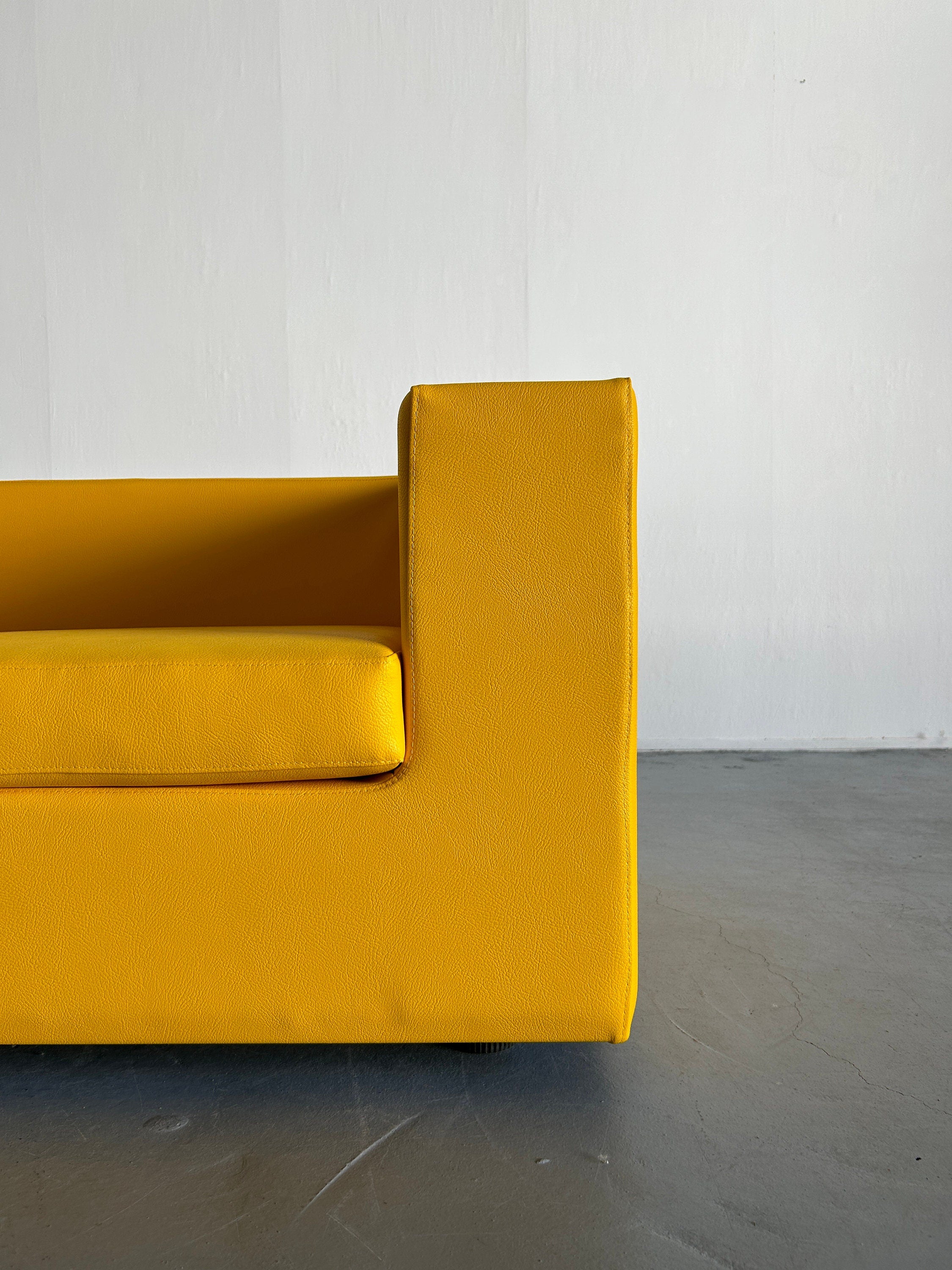1960s Yellow "Throw-Away" Sofa by Willie Landels for Zanotta in Reupholstered Faux Leather, Space Age, 1965