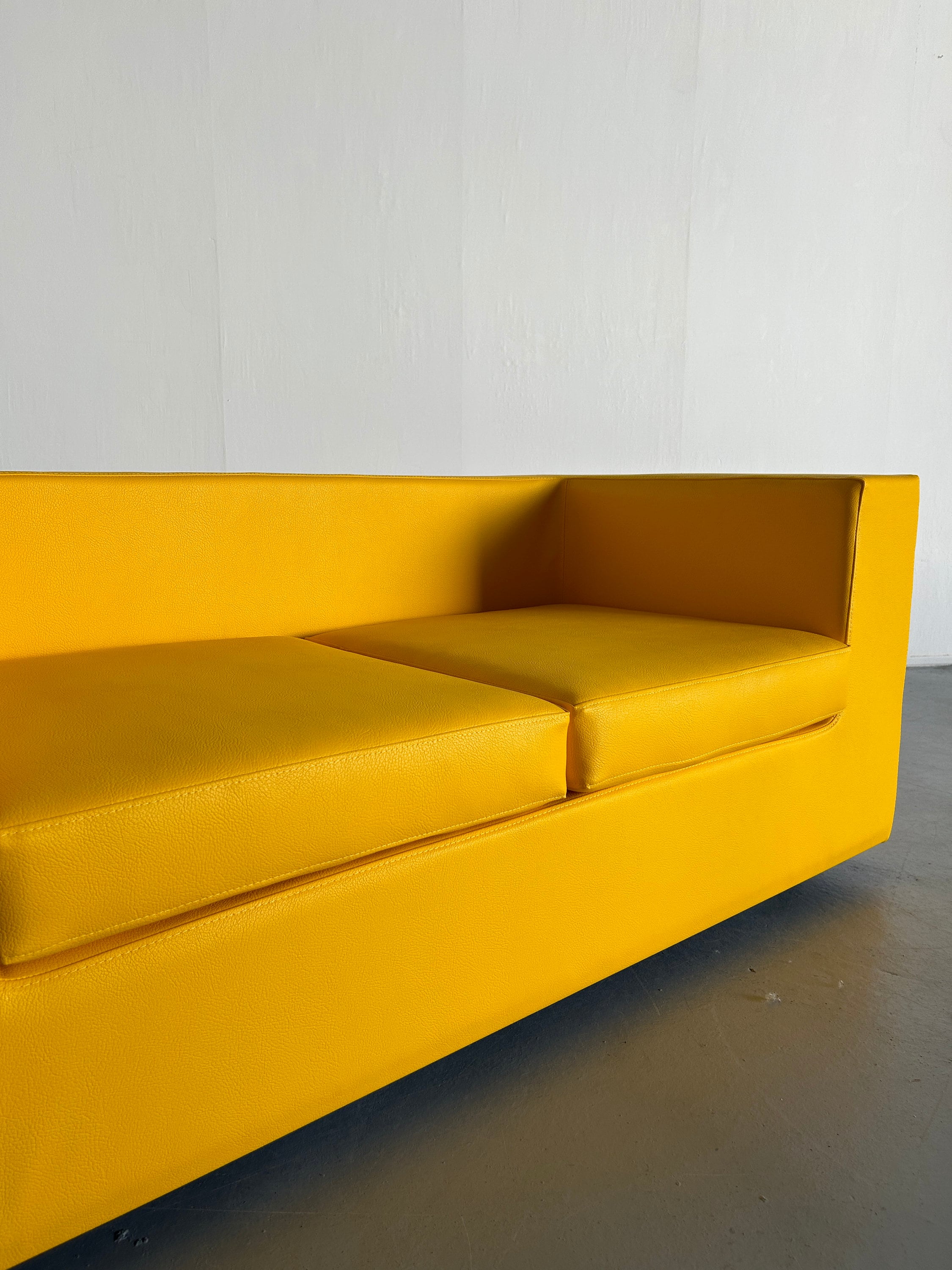 1960s Yellow "Throw-Away" Sofa by Willie Landels for Zanotta in Reupholstered Faux Leather, Space Age, 1965