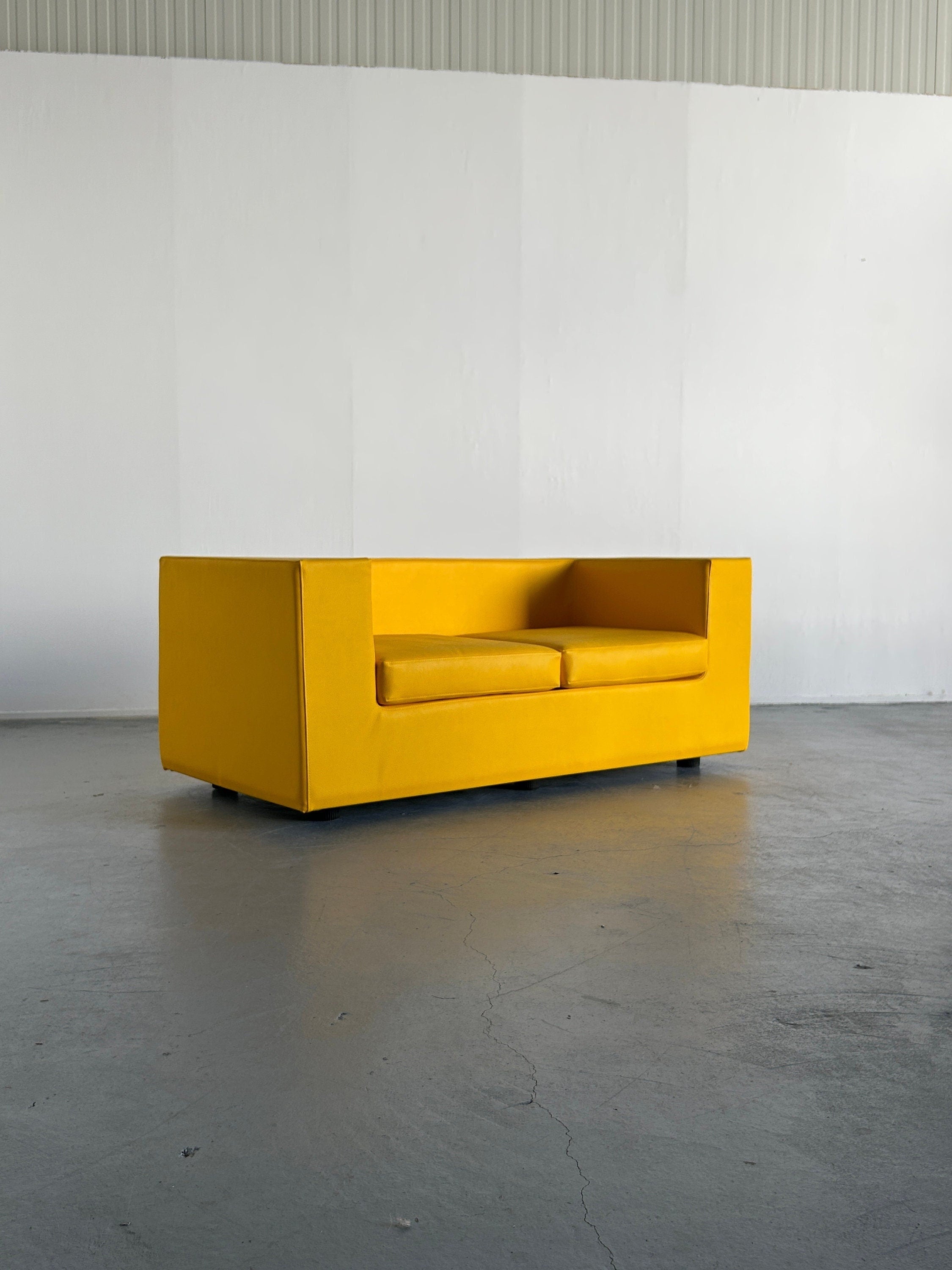 1960s Yellow "Throw-Away" Sofa by Willie Landels for Zanotta in Reupholstered Faux Leather, Space Age, 1965