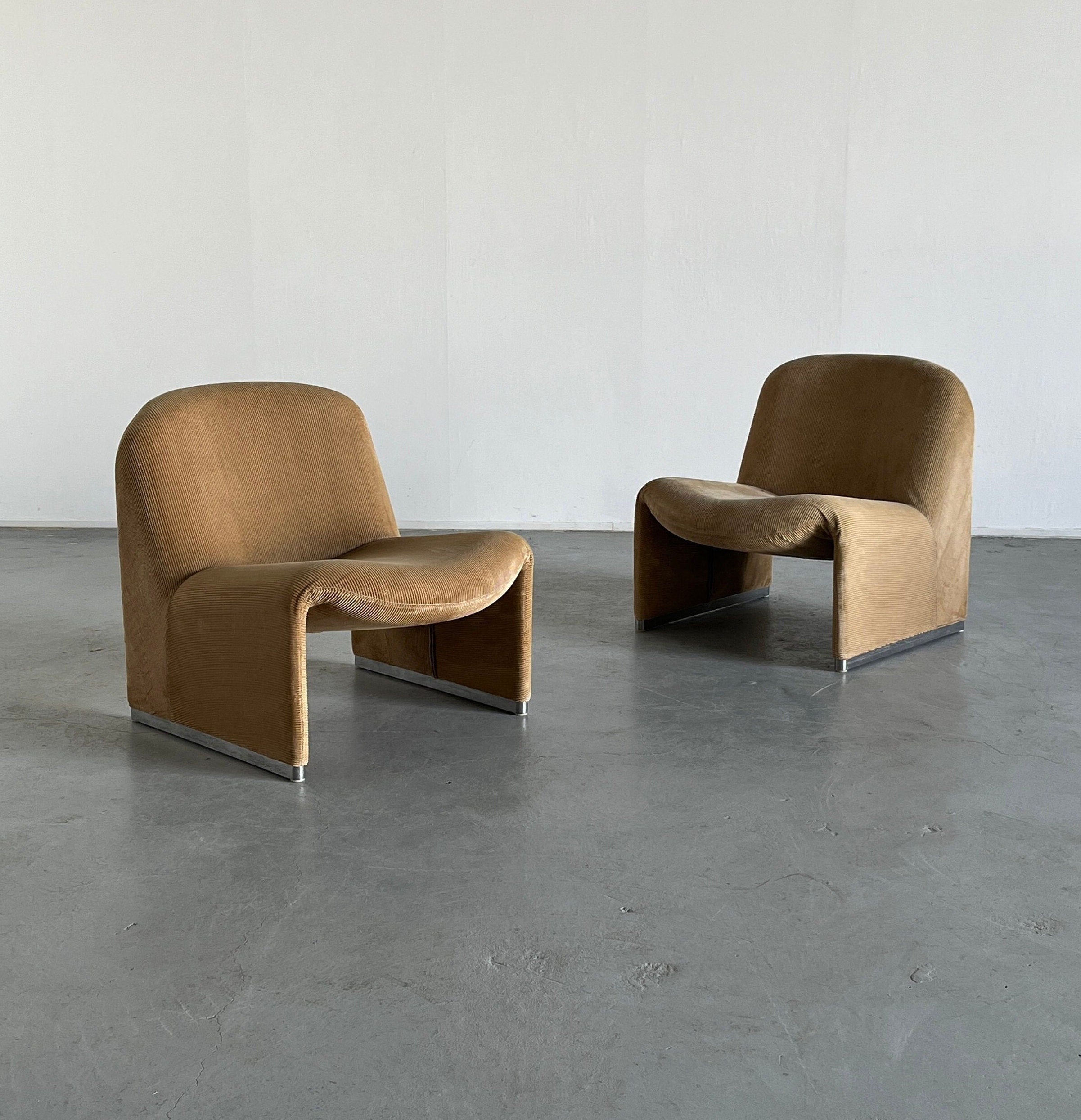 Iconic Alky chairs by Giancarlo Piretti for Anonima Castelli in Beige Cotton Corduroy , 1970s Italy