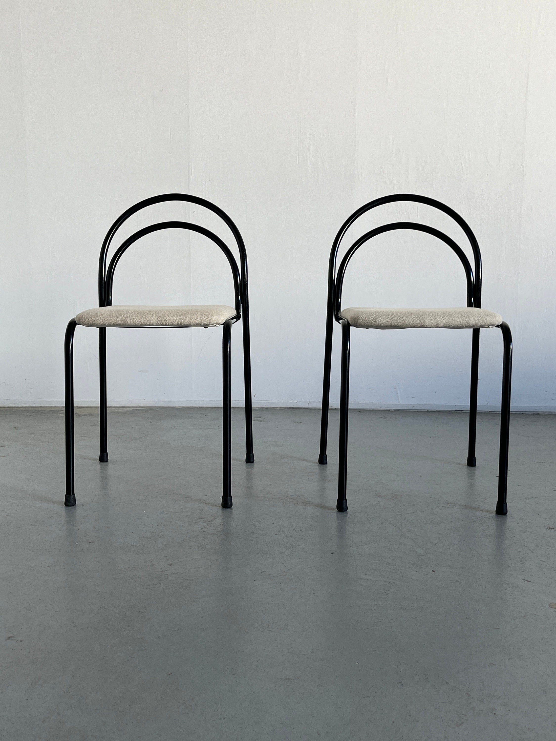 Set of 4 Sculptural Chairs in Curved Iron Frame and Off White Wool Upholstery, 1980s Italy