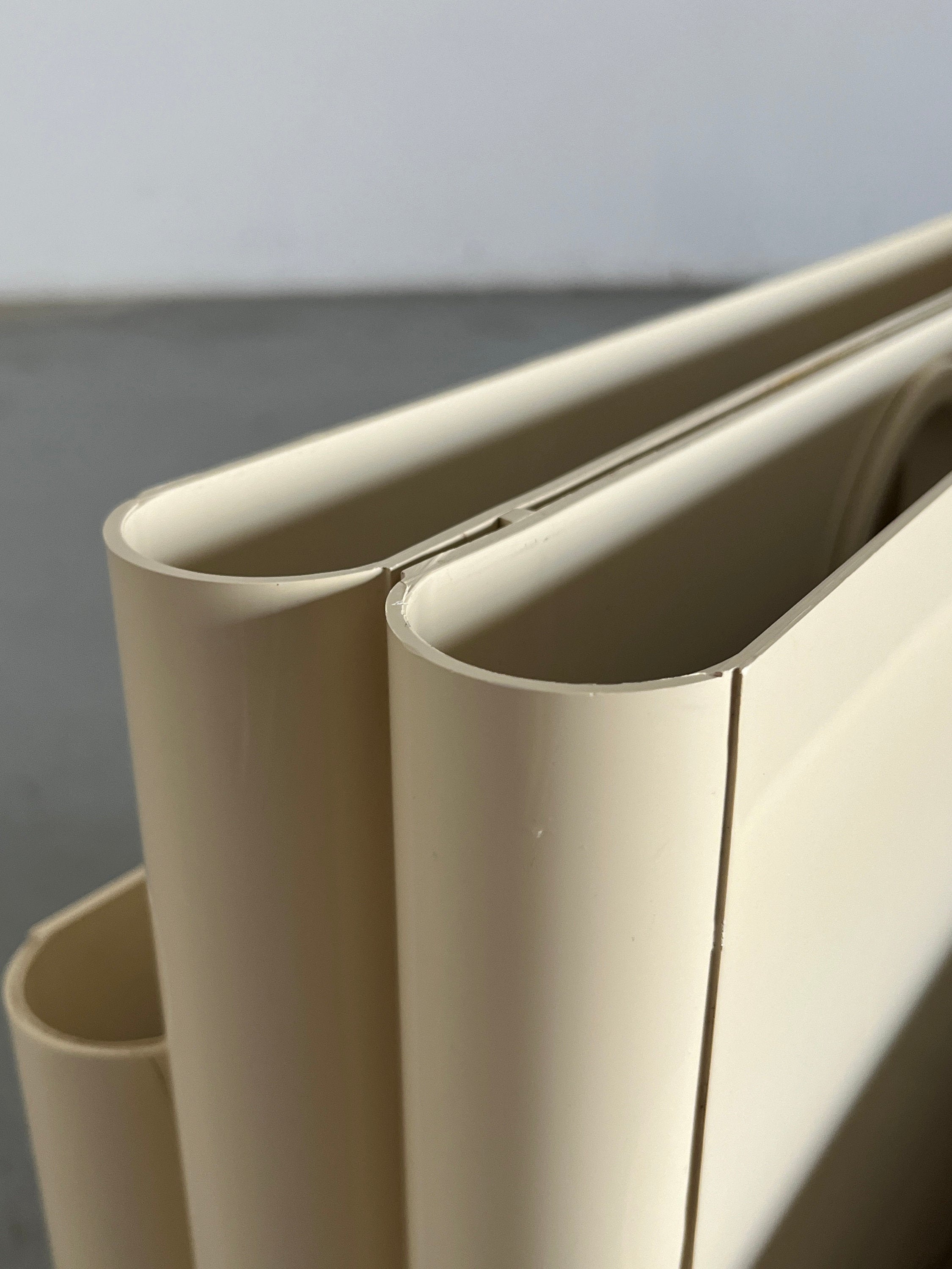 Kartell Mod. 4676 Magazine Rack by Giotto Stoppino