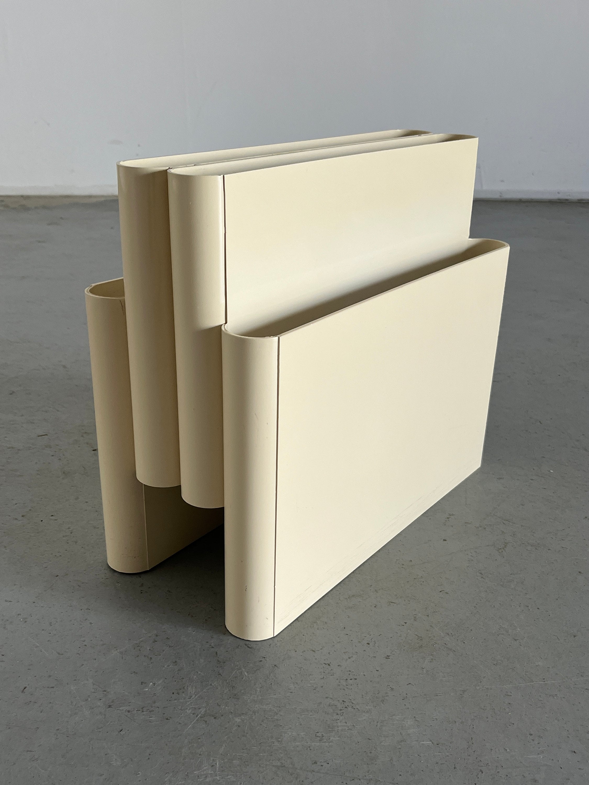 Kartell Mod. 4676 Magazine Rack by Giotto Stoppino