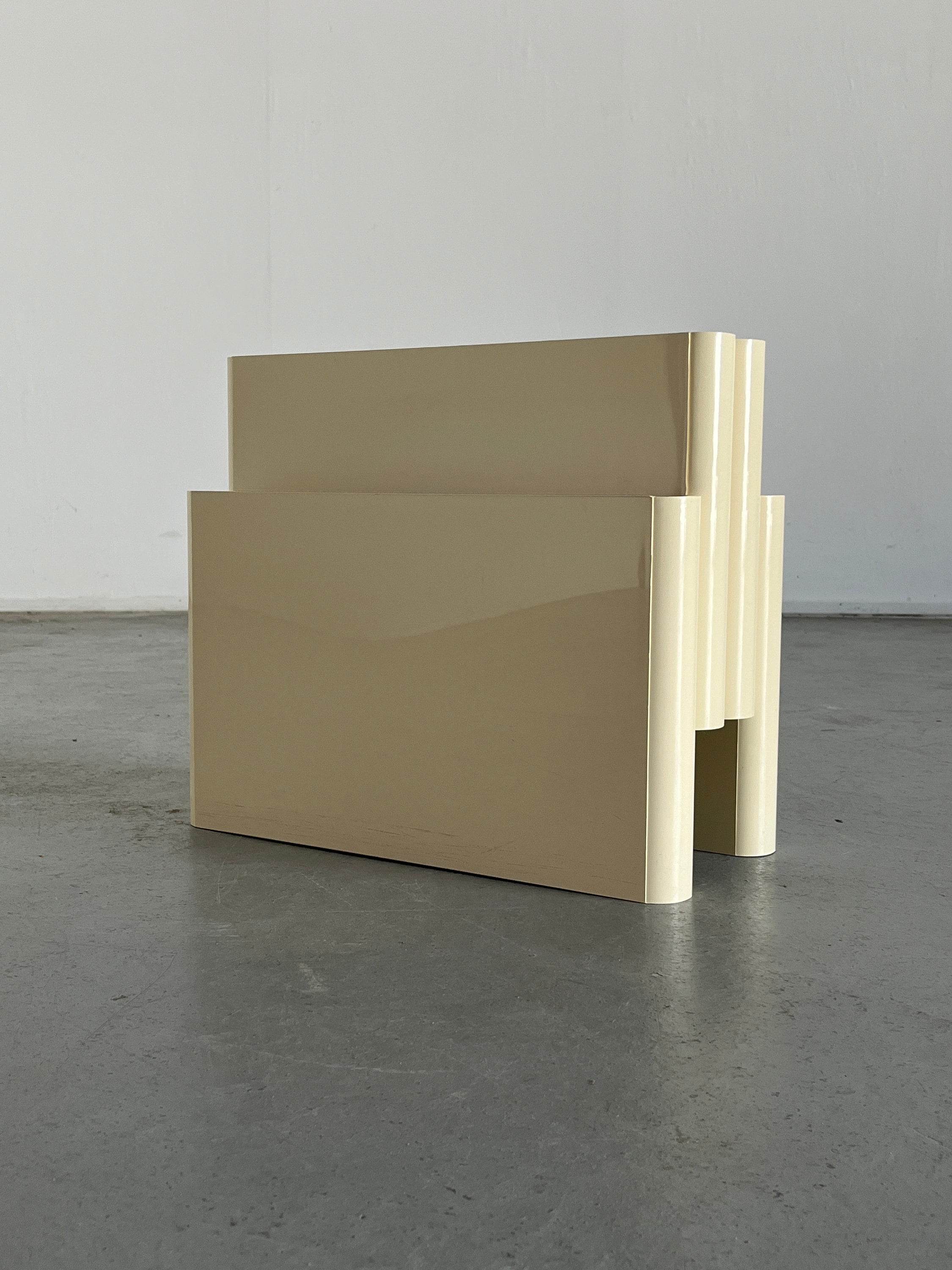 Kartell Mod. 4676 Magazine Rack by Giotto Stoppino