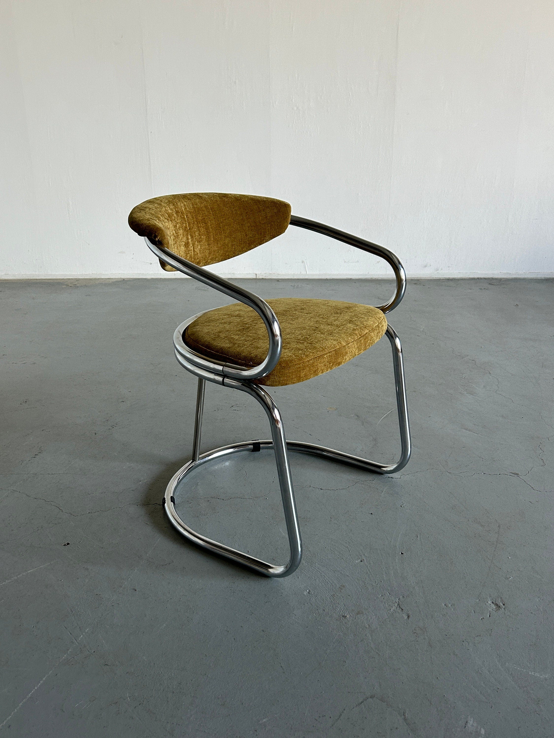 Italian Space Age Chromed Tubular Steel Cantilever Chair, 1980s Italy