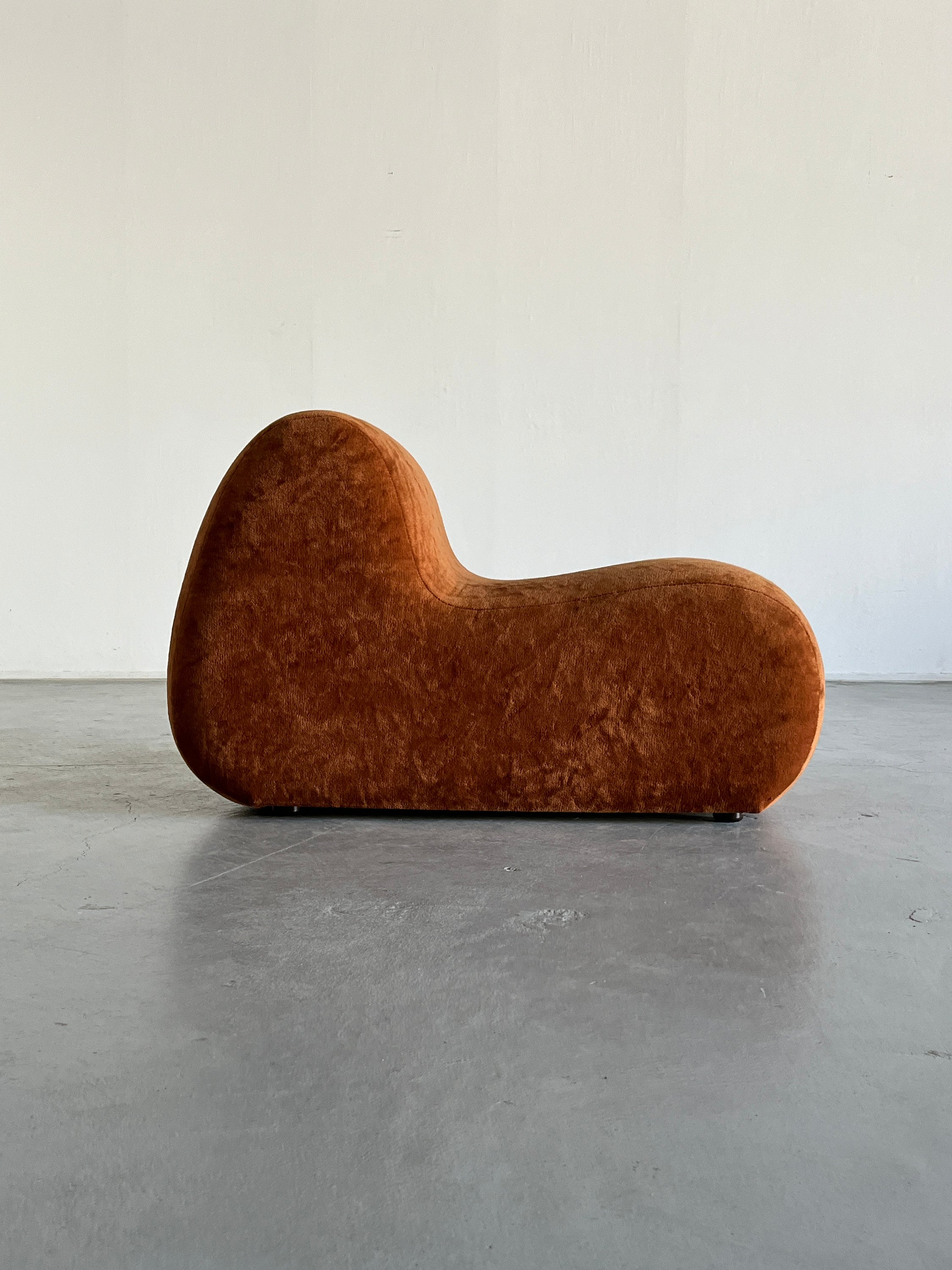 Mid-Century-Modern Lounge Chair in Velvet Fabric, 1970s Italy