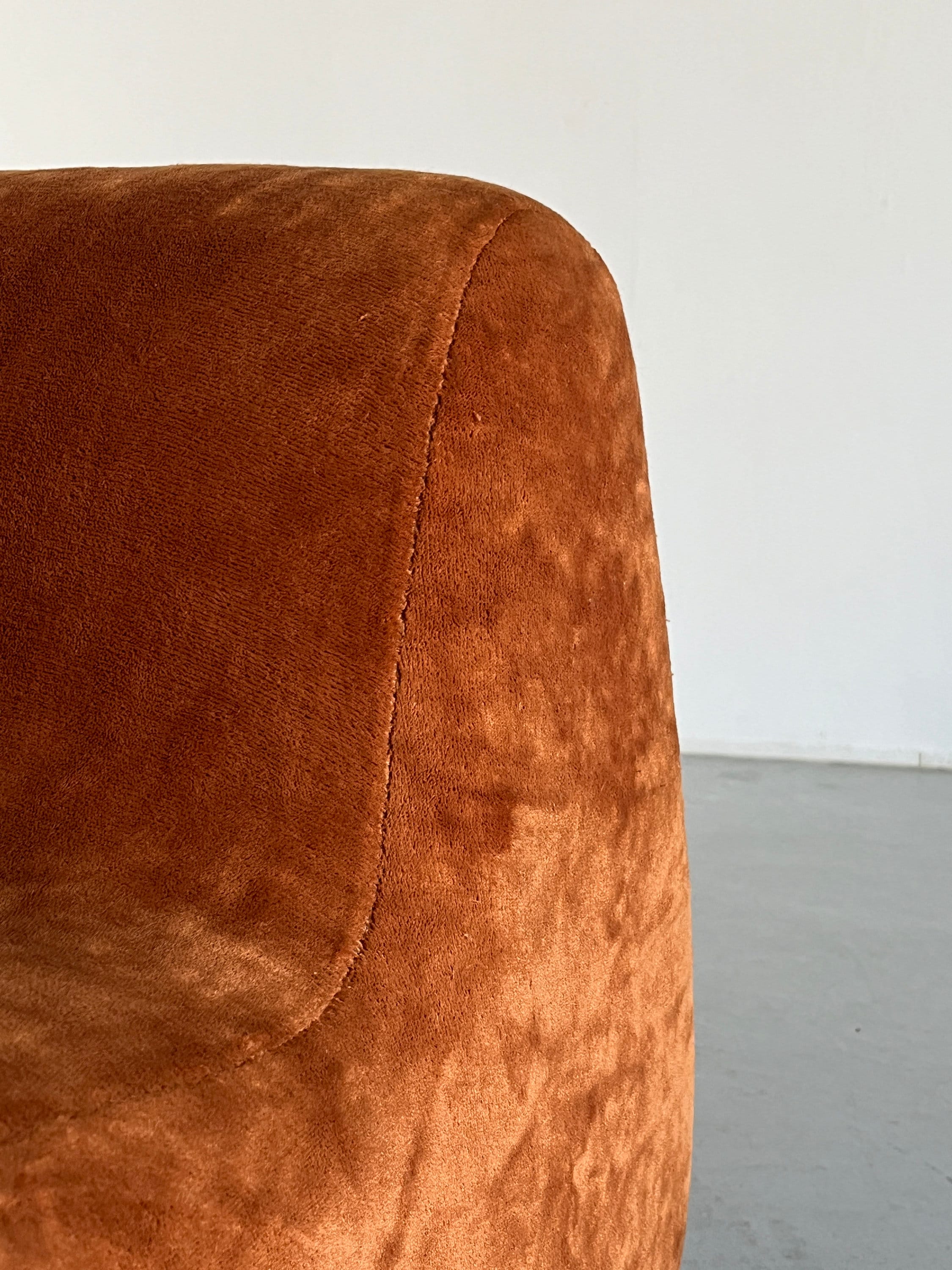 Mid-Century-Modern Lounge Chair in Velvet Fabric, 1970s Italy