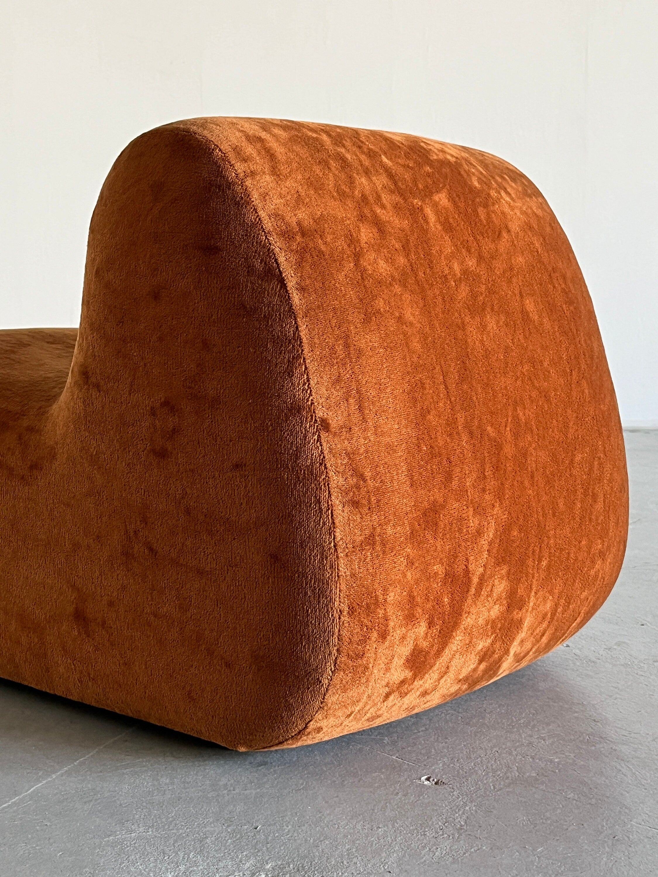 Mid-Century-Modern Lounge Chair in Velvet Fabric, 1970s Italy