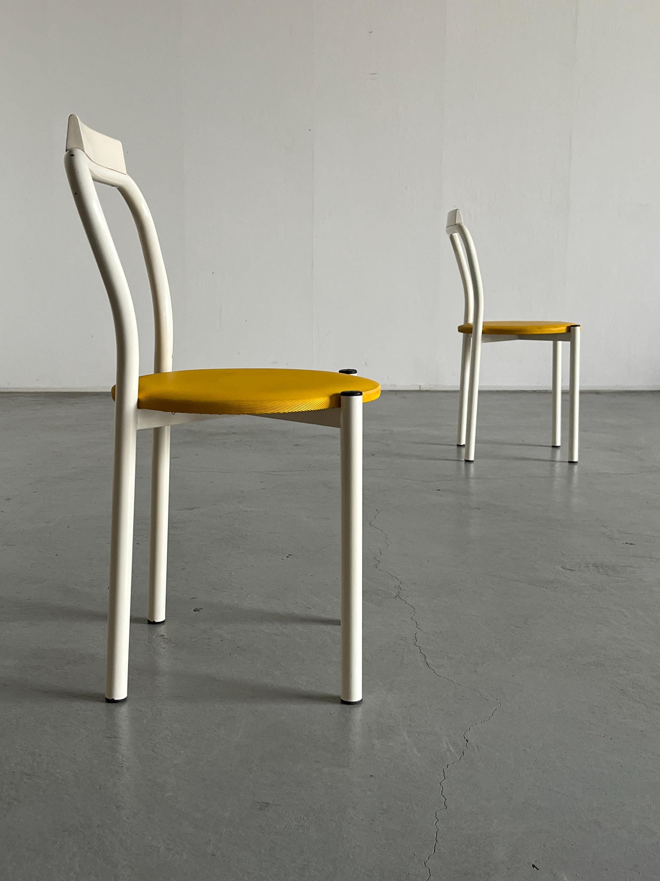 Pair of Italian Postmodern Memphis Style Curved Chairs by Calligaris