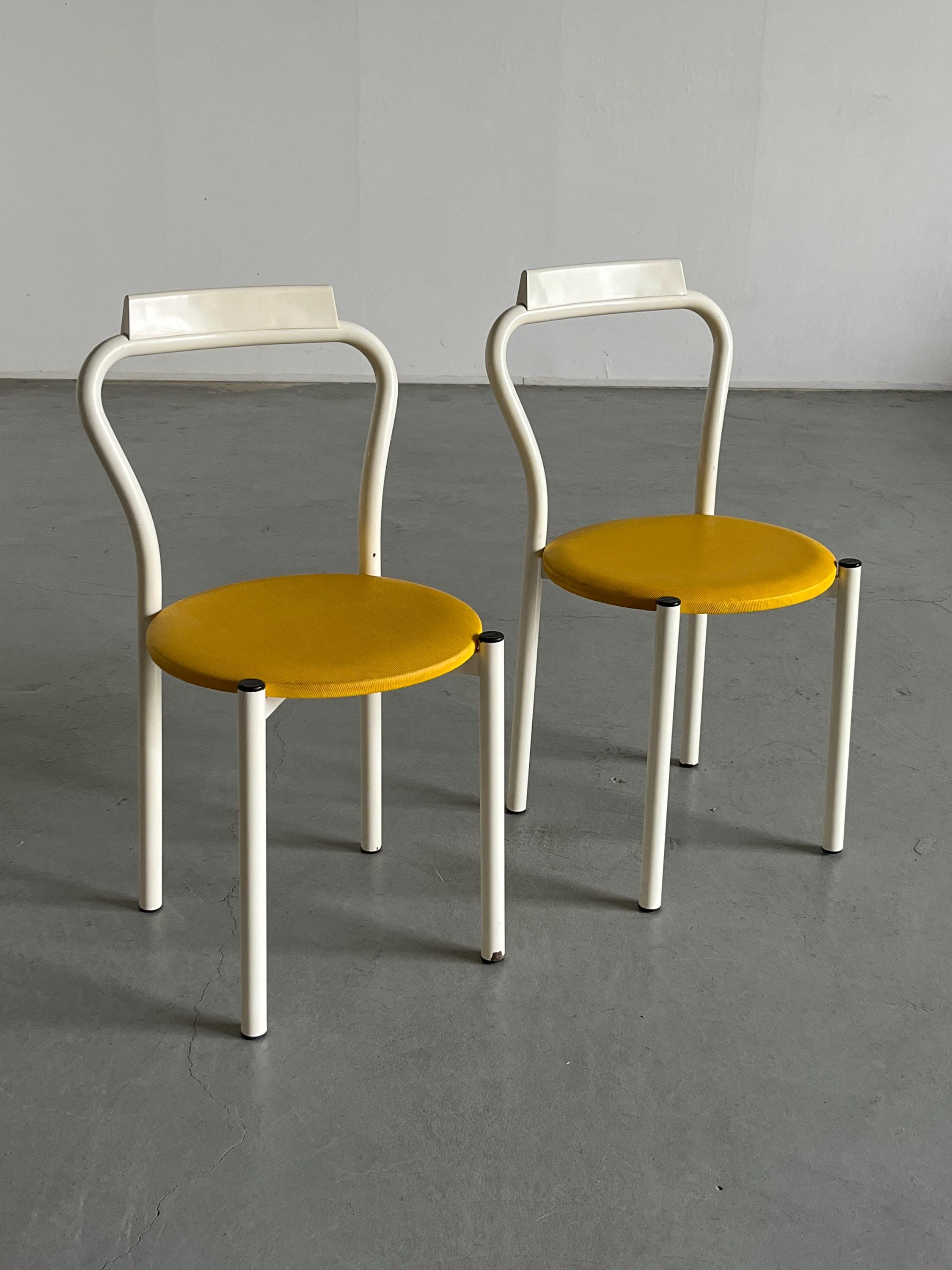 Pair of Italian Postmodern Memphis Style Curved Chairs by Calligaris