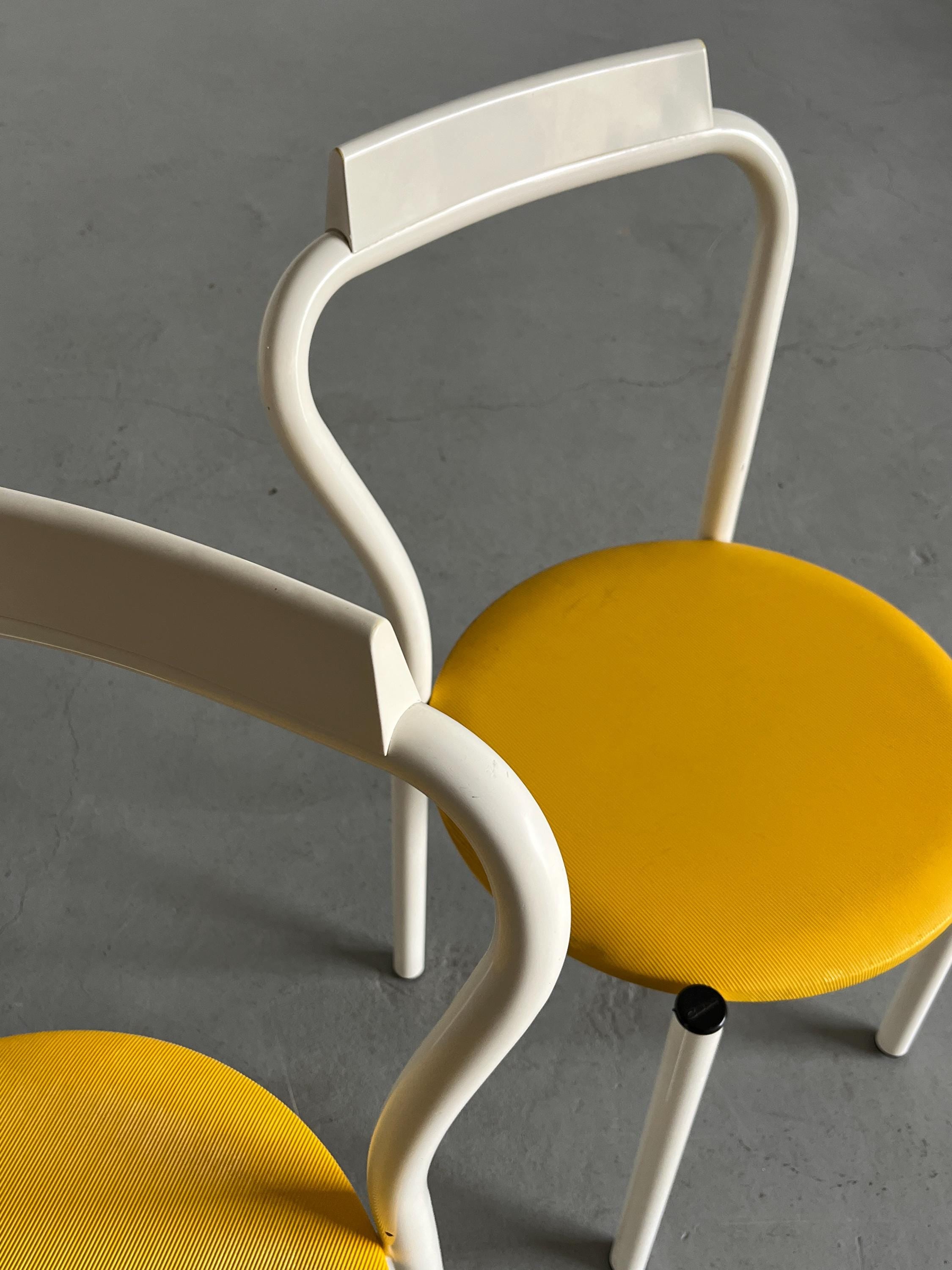 Pair of Italian Postmodern Memphis Style Curved Chairs by Calligaris