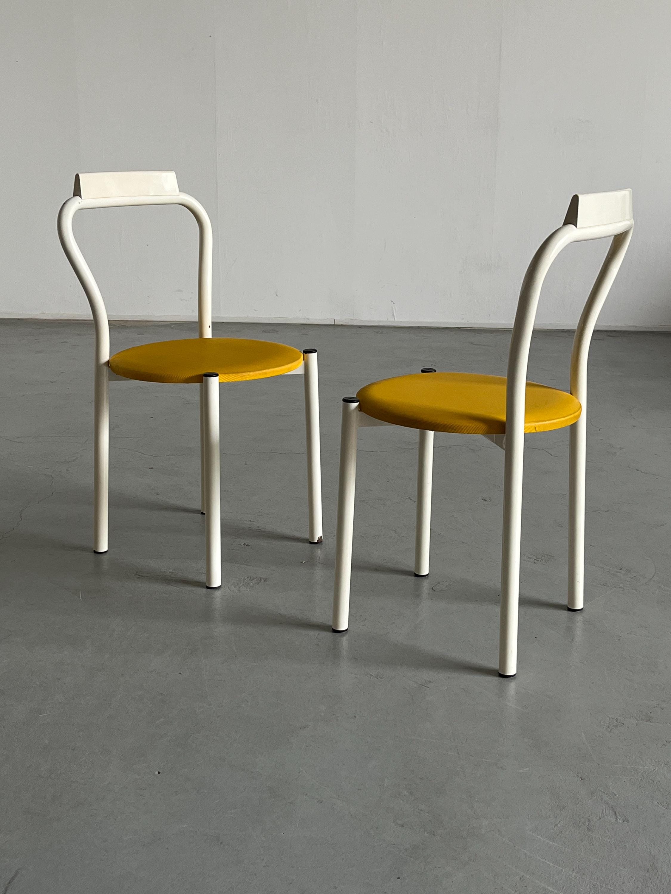 Pair of Italian Postmodern Memphis Style Curved Chairs by Calligaris