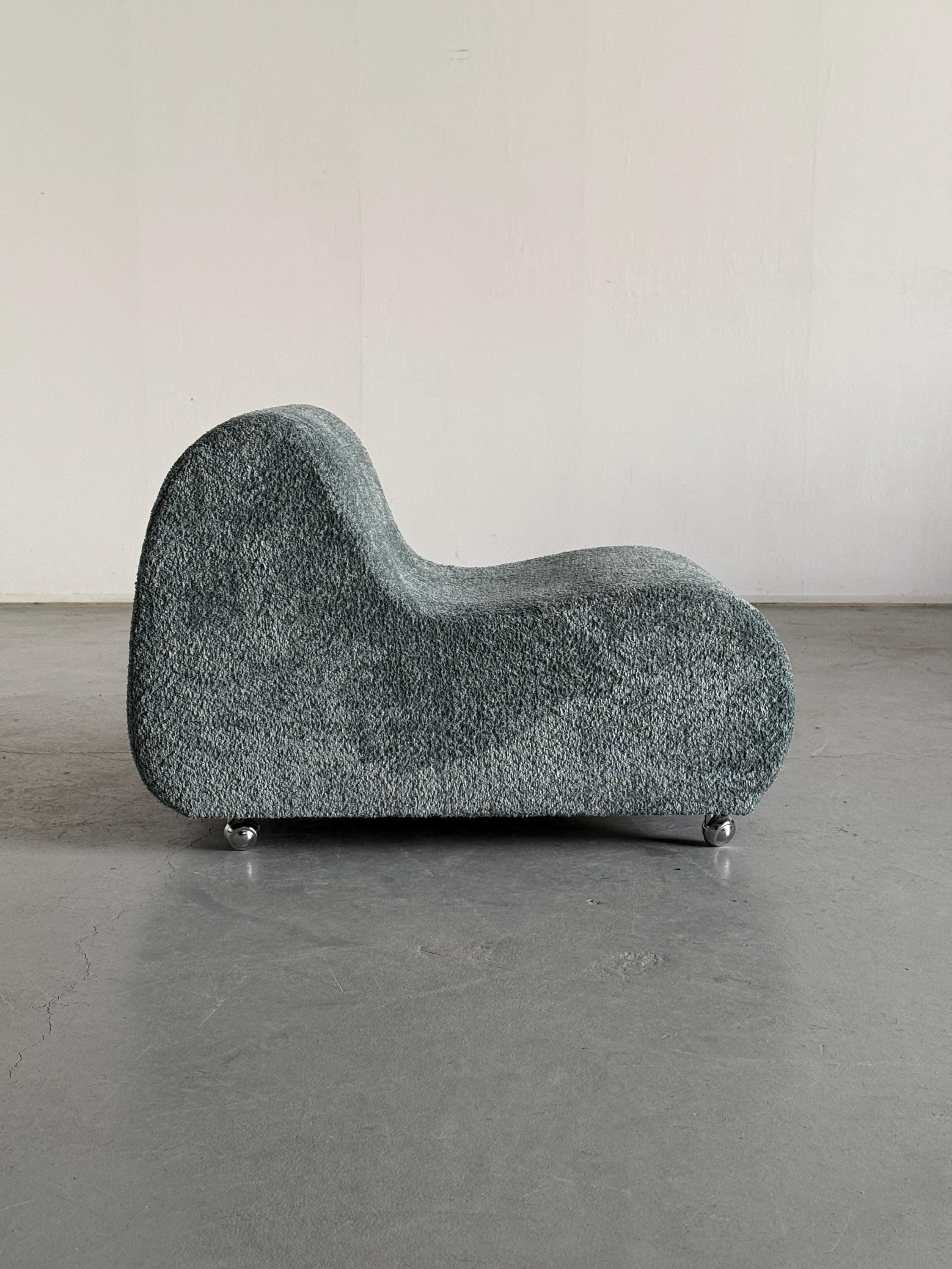 Italian Club Chair in Boucle Fabric, 1970s