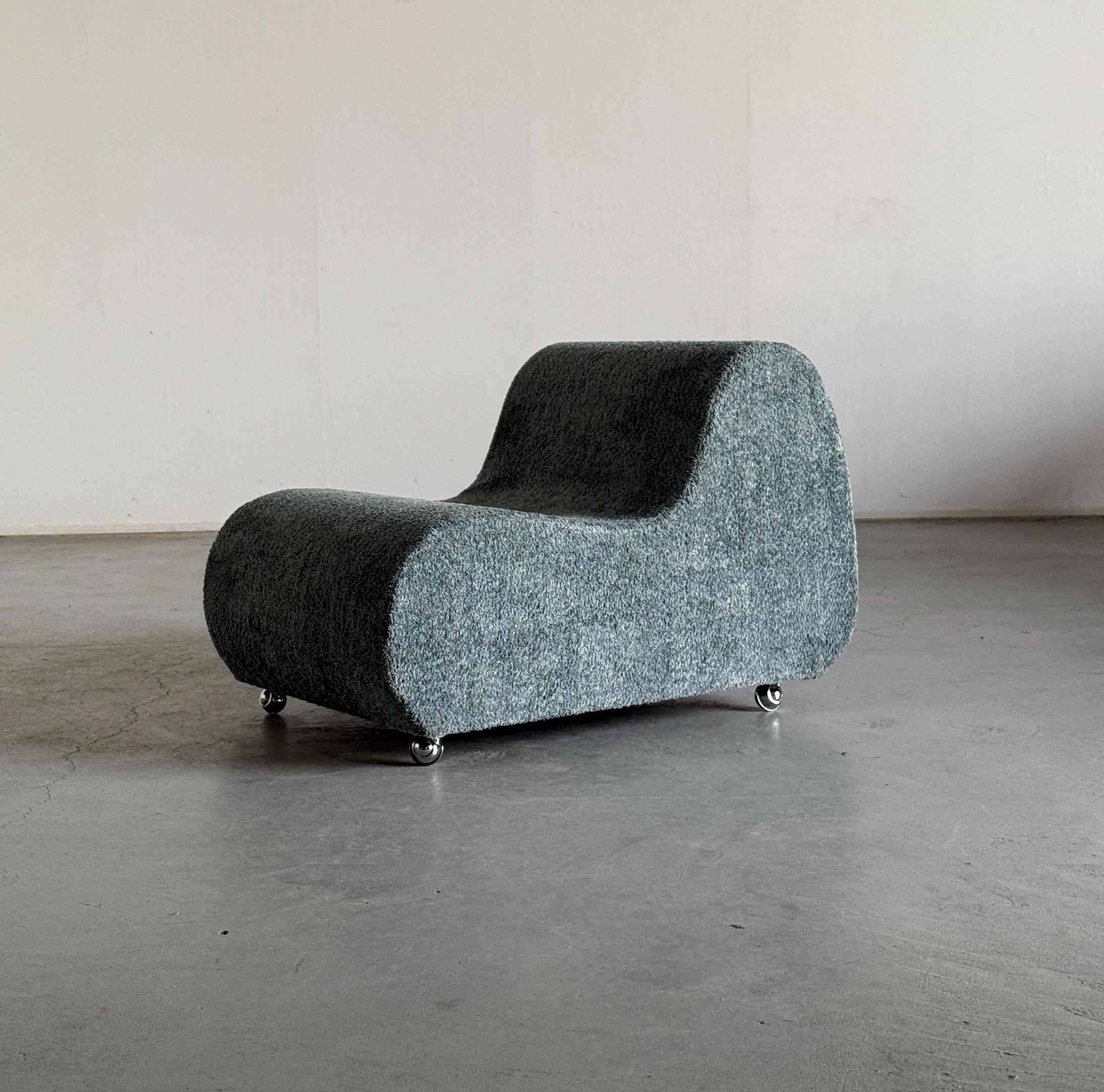 Italian Club Chair in Boucle Fabric, 1970s