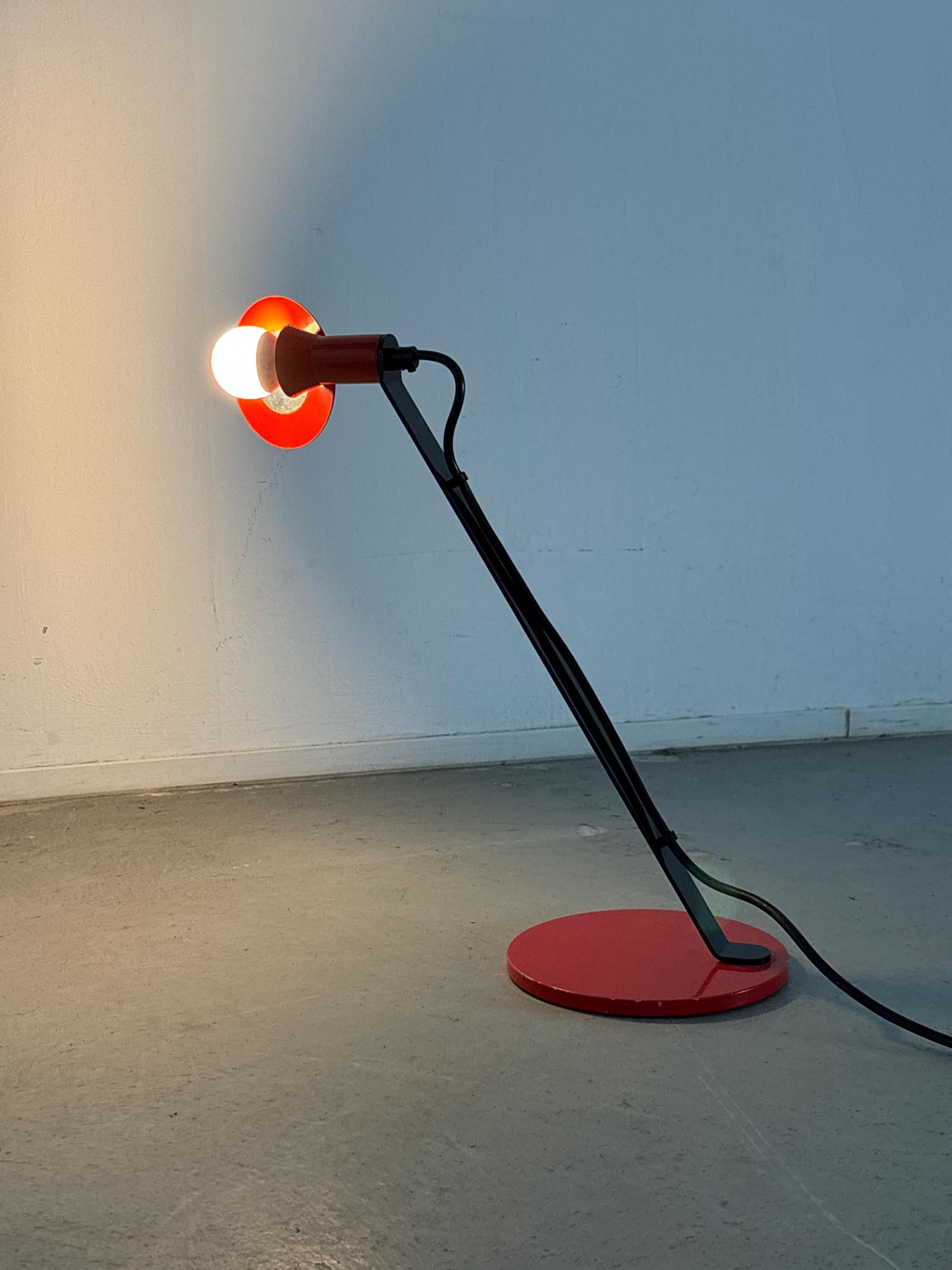 Vintage Postmodern Swivel Desk Lamp in Red and Black Metal, Geometrical Design, 1980s Netherlands