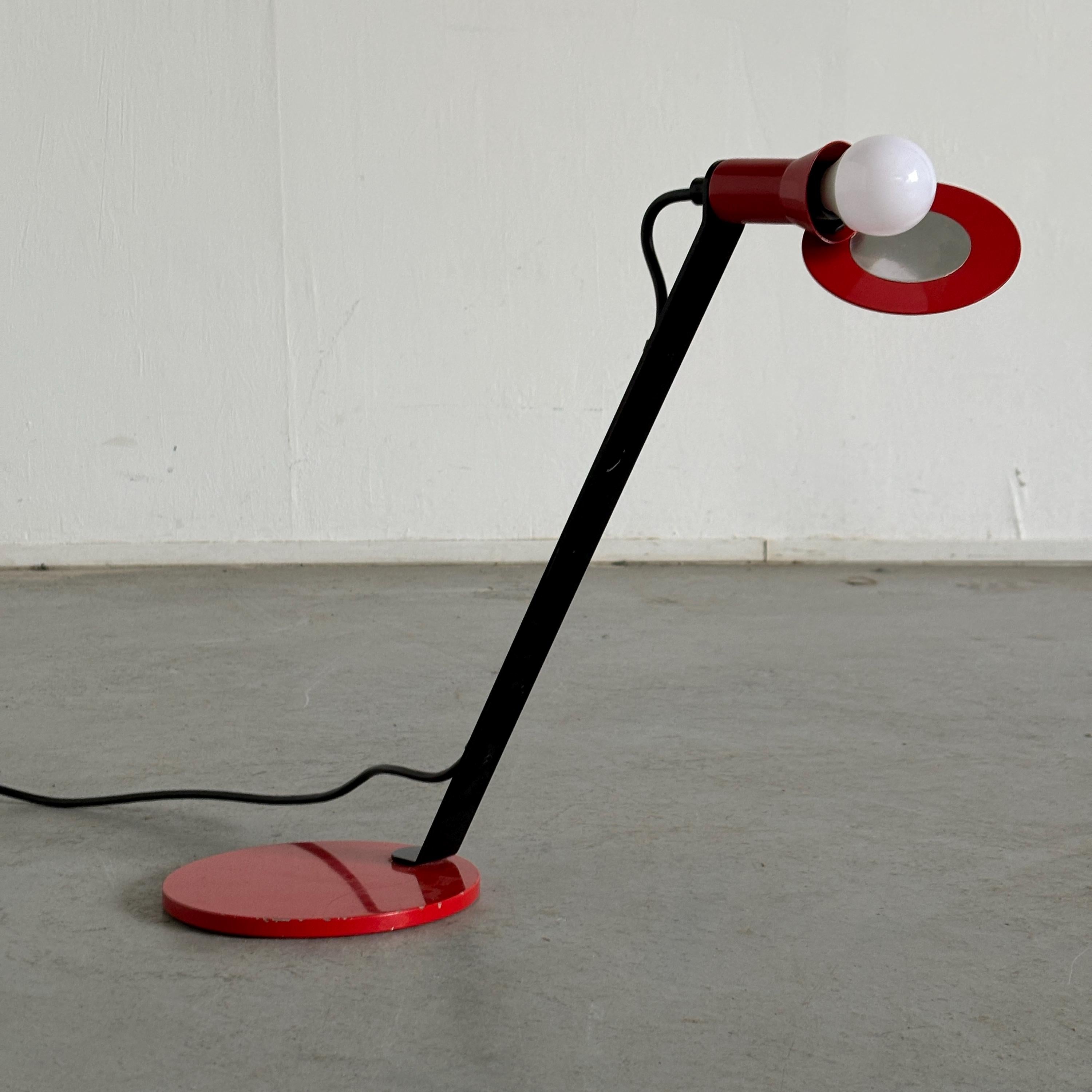 Vintage Postmodern Swivel Desk Lamp in Red and Black Metal, Geometrical Design, 1980s Netherlands