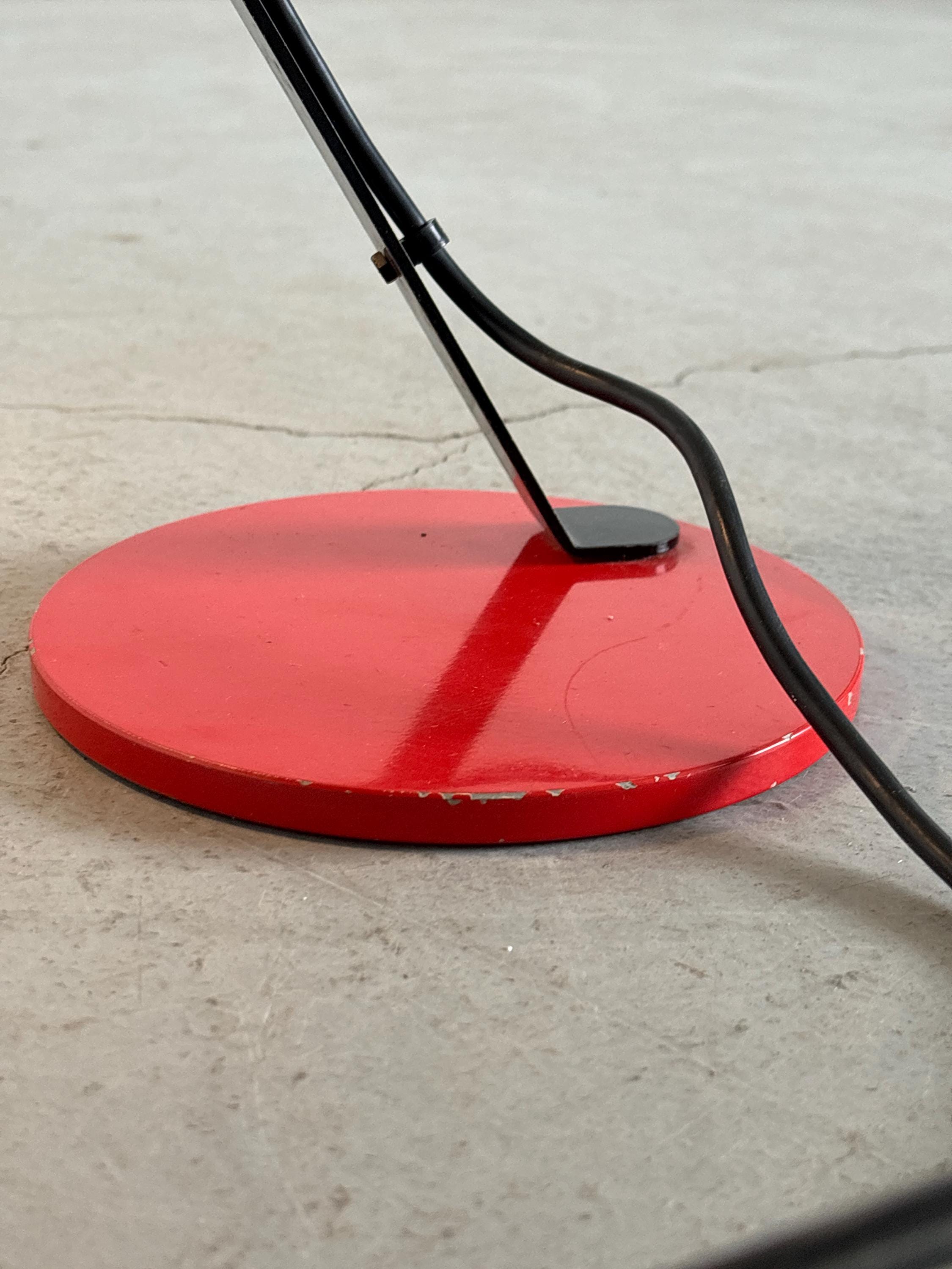 Vintage Postmodern Swivel Desk Lamp in Red and Black Metal, Geometrical Design, 1980s Netherlands