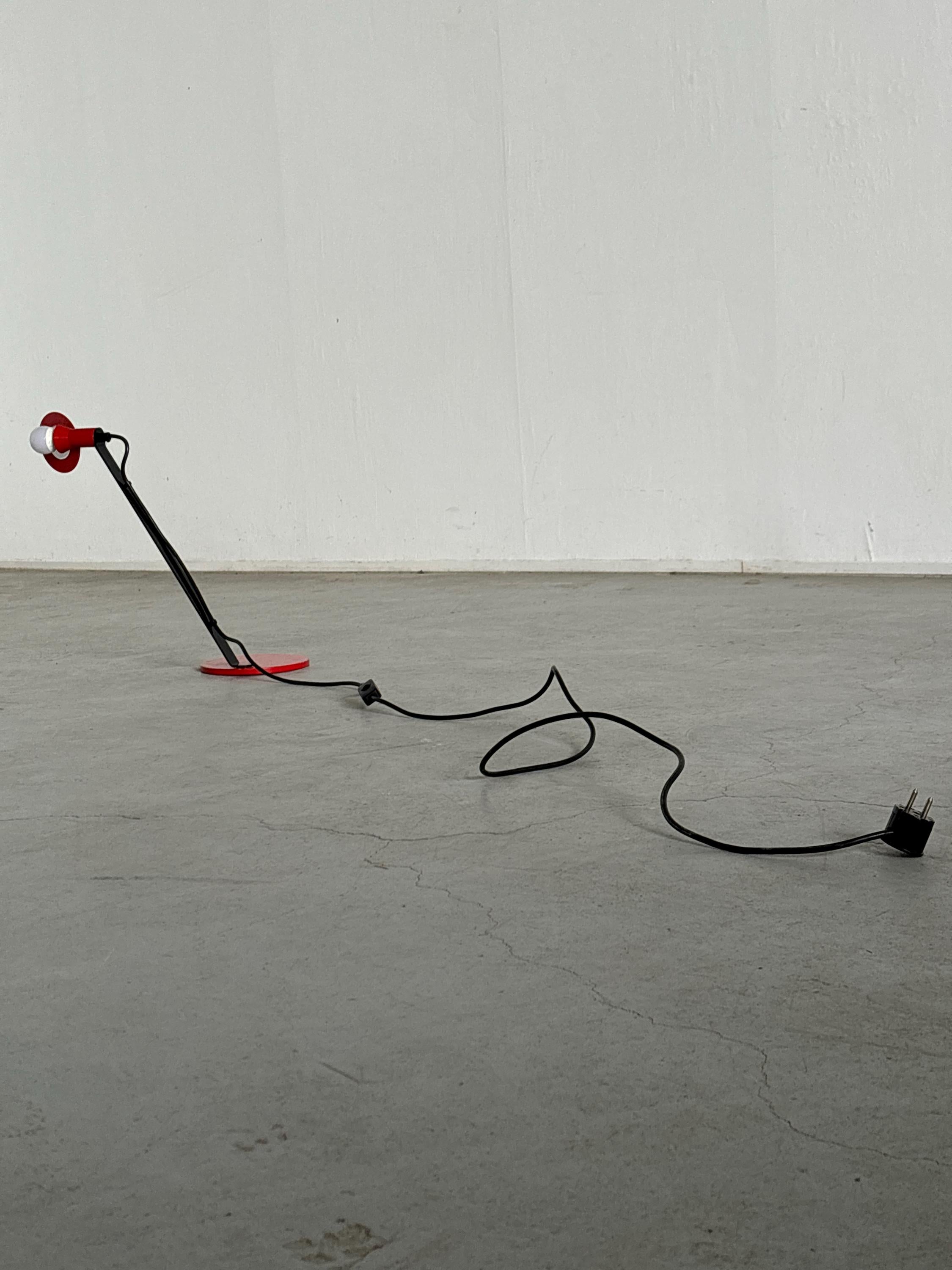 Vintage Postmodern Swivel Desk Lamp in Red and Black Metal, Geometrical Design, 1980s Netherlands