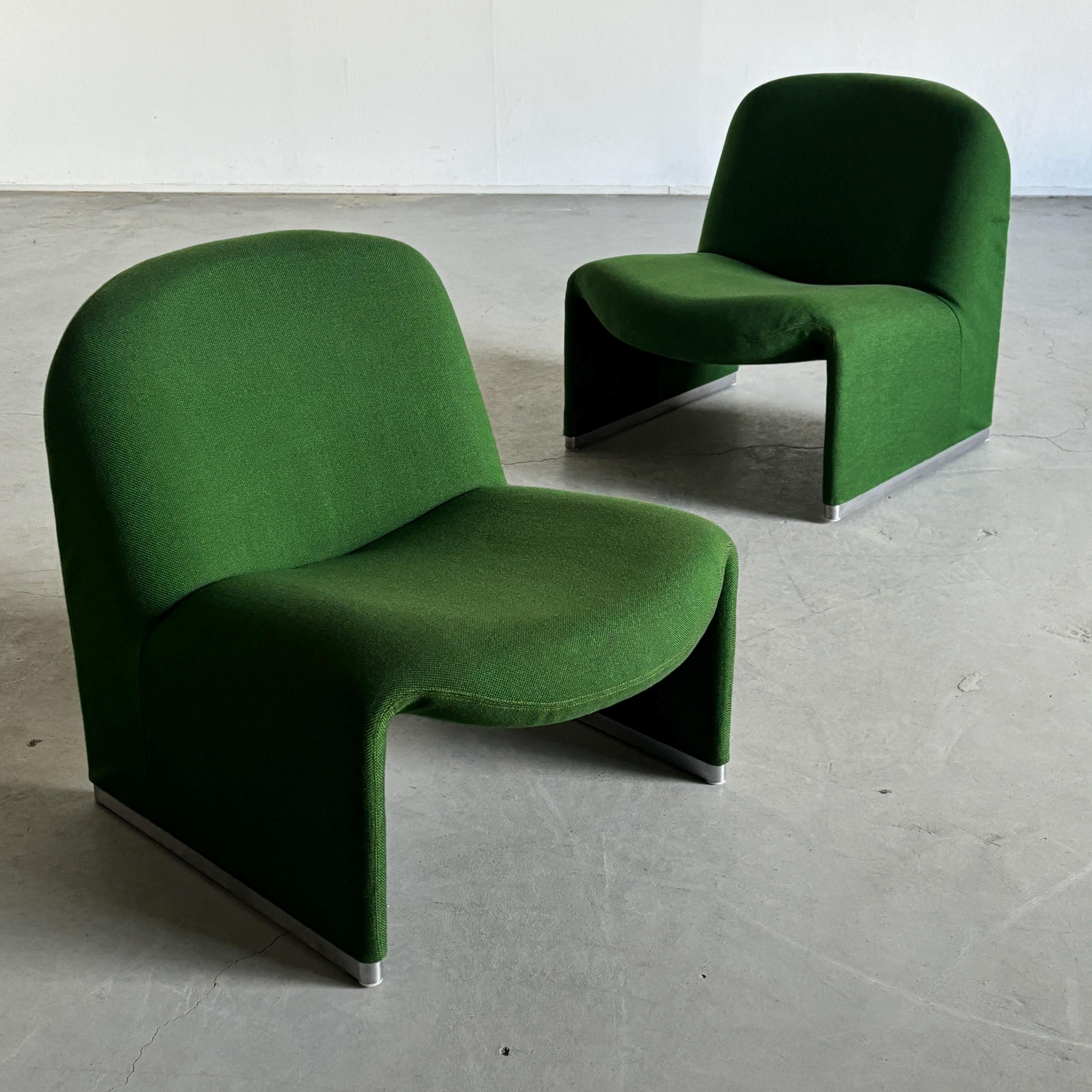 'Alky' chairs by Giancarlo Piretti for Anonima Castelli