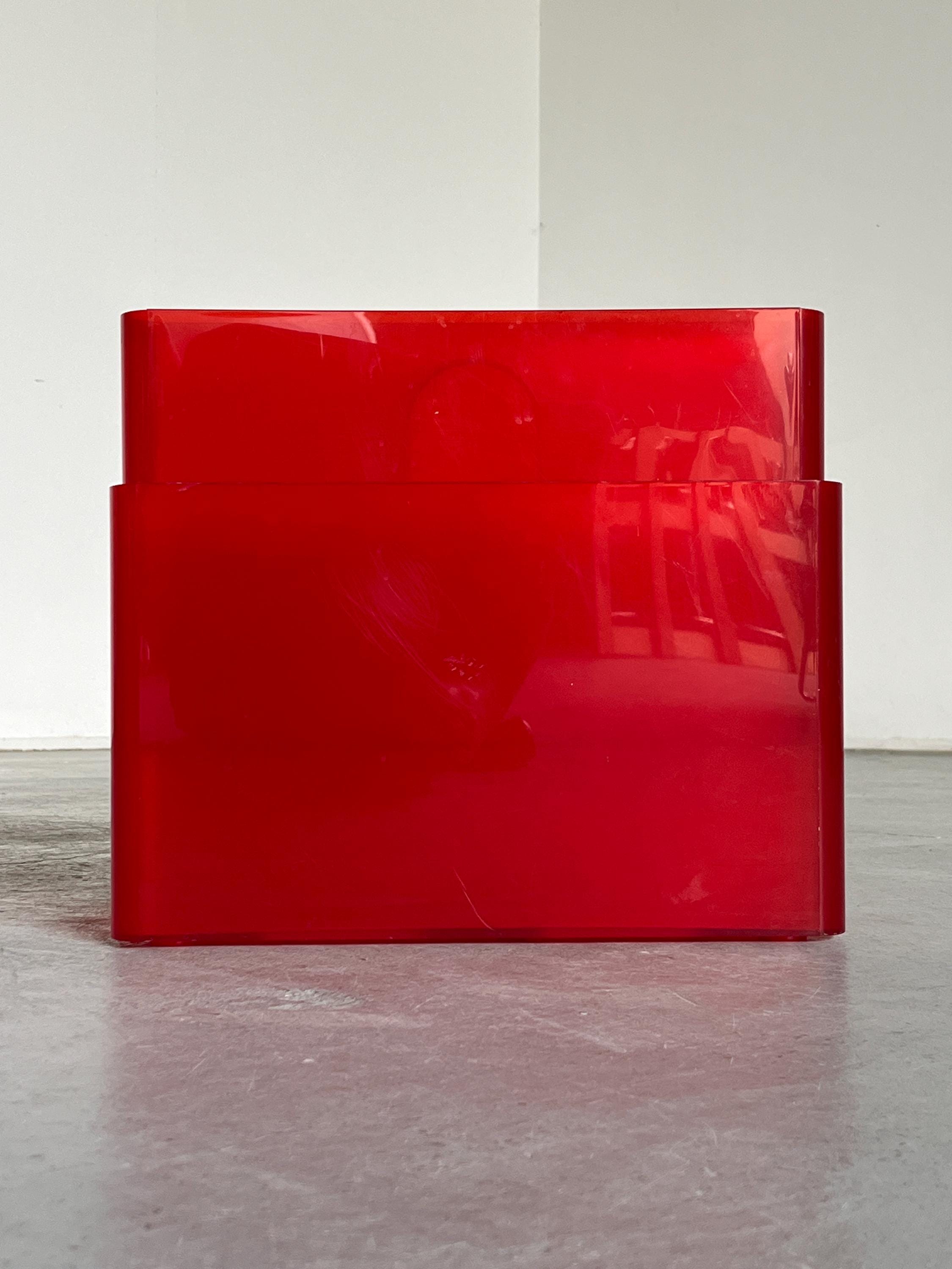 Kartell Mod. 4676 Magazine Rack by Giotto Stoppino