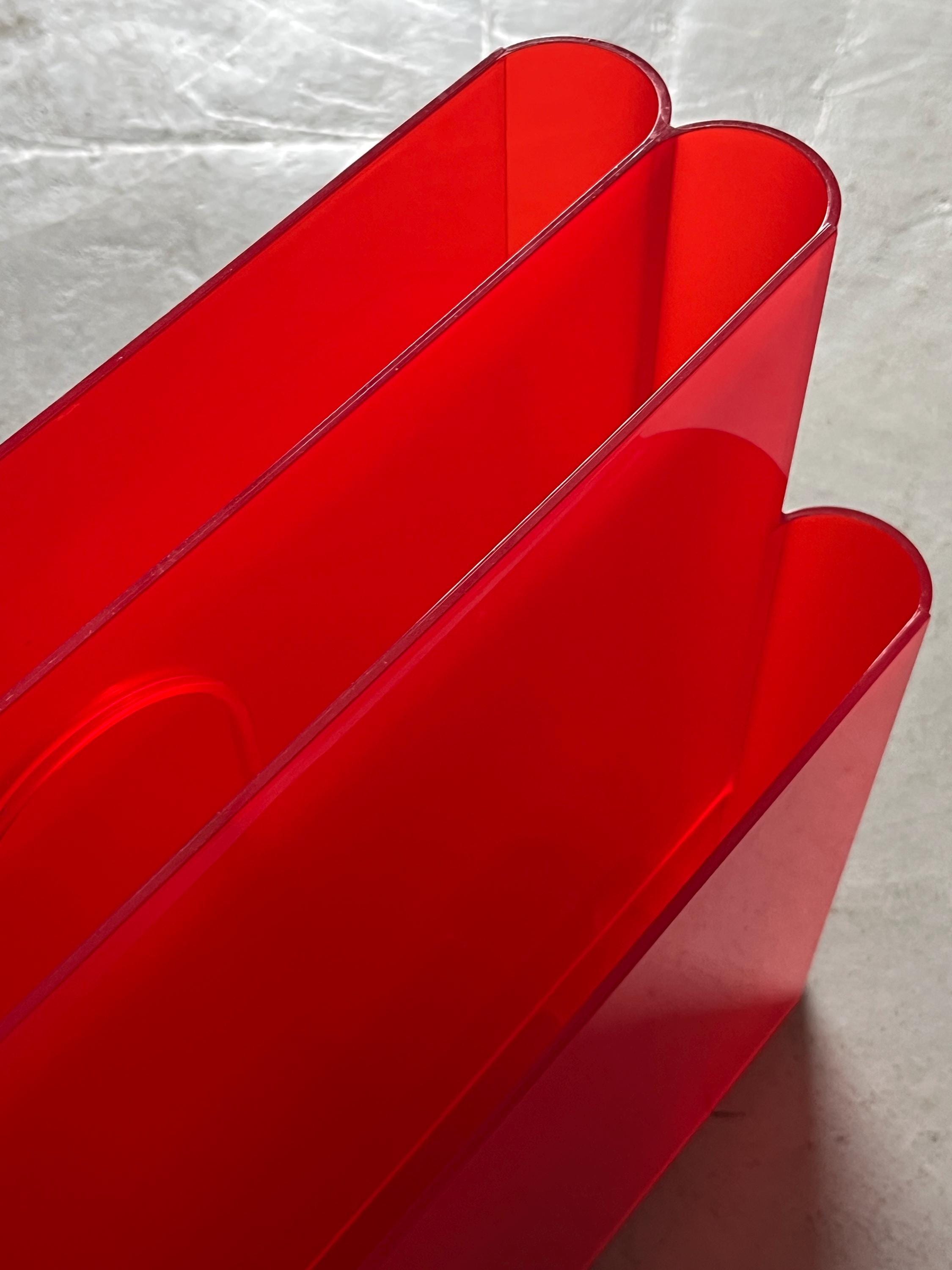 Kartell Mod. 4676 Magazine Rack by Giotto Stoppino