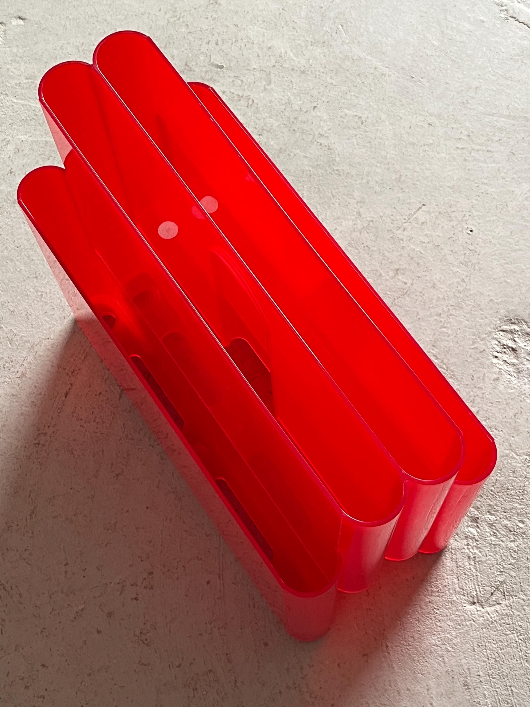Kartell Mod. 4676 Magazine Rack by Giotto Stoppino