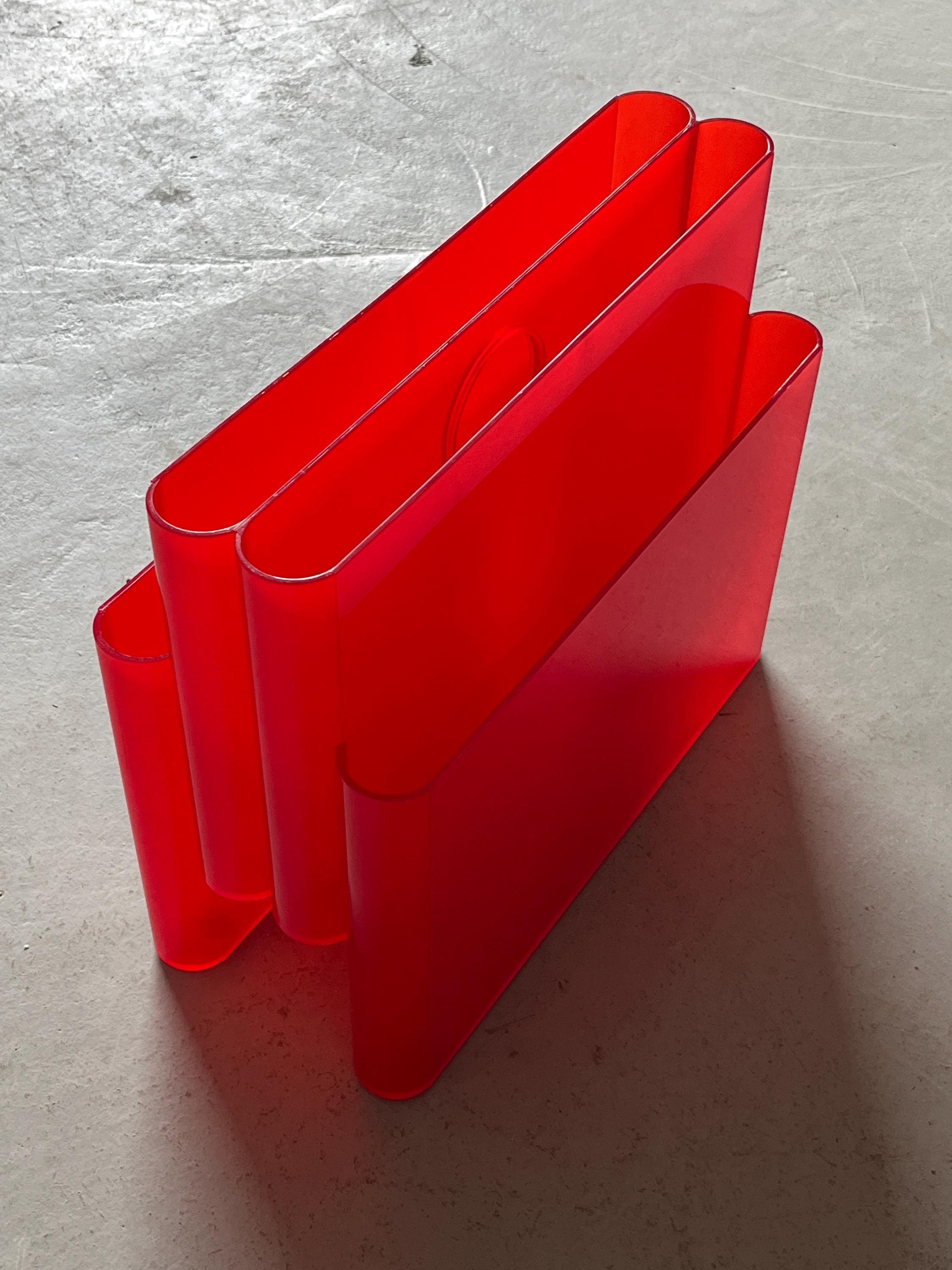 Kartell Mod. 4676 Magazine Rack by Giotto Stoppino