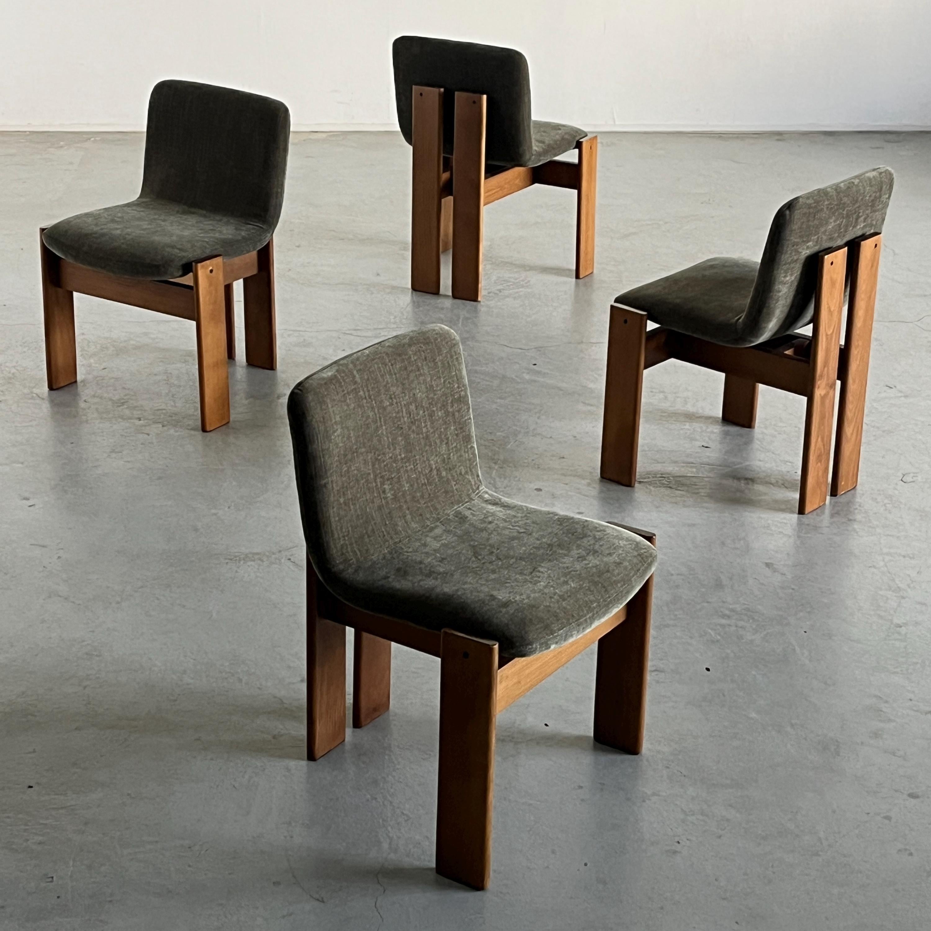Elegant Mid-Century Modern Dining Chairs in the Style of Afra & Tobia Scarpa