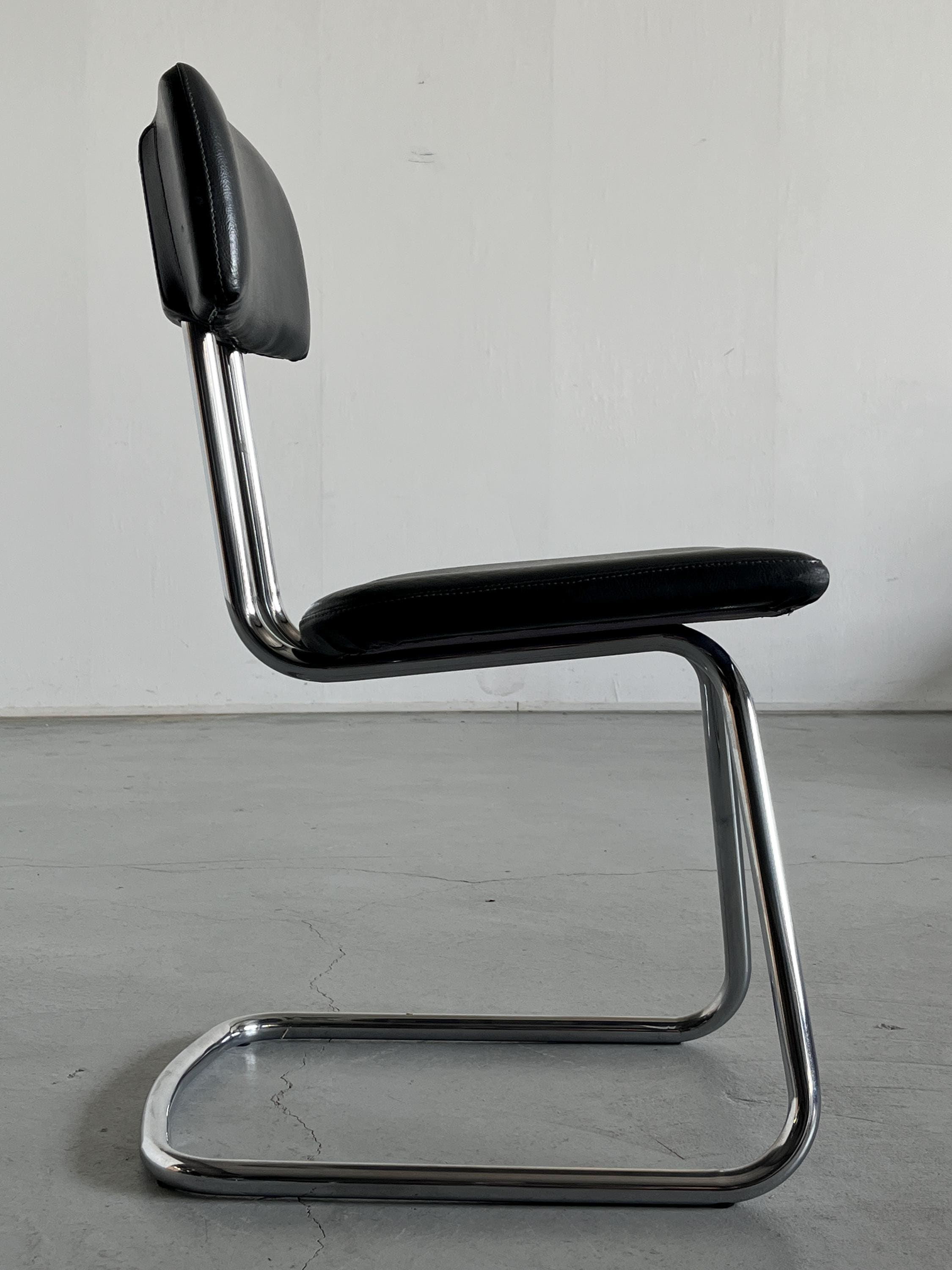 Bauhaus Design Chromed Cantilever Chair in Faux Leather