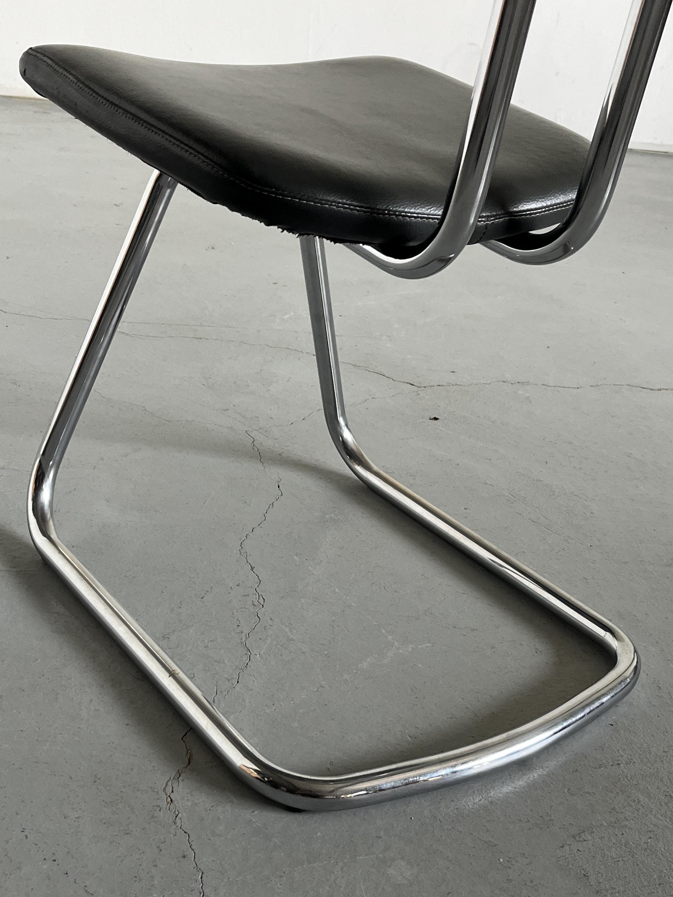 Bauhaus Design Chromed Cantilever Chair in Faux Leather
