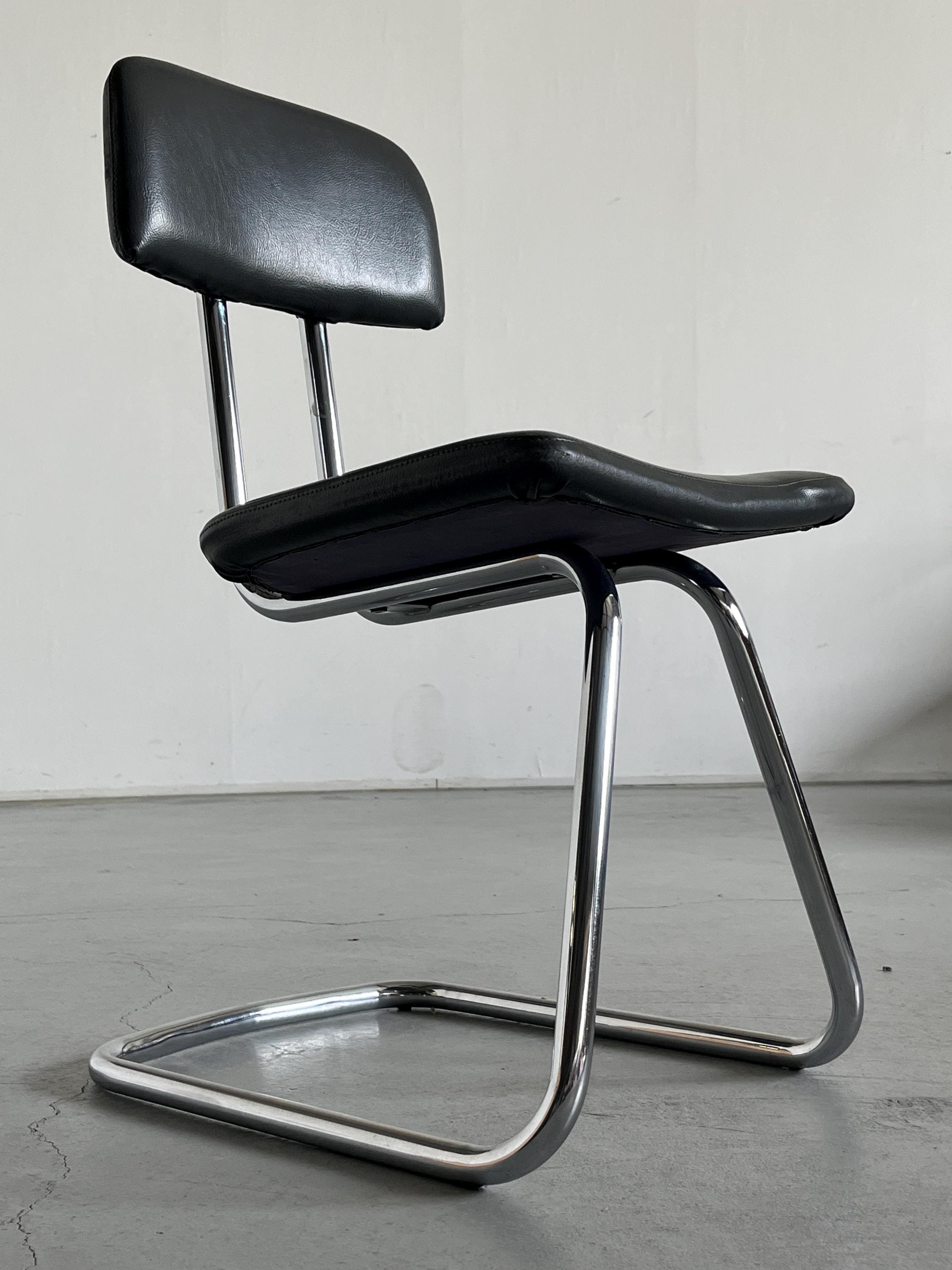 Bauhaus Design Chromed Cantilever Chair in Faux Leather