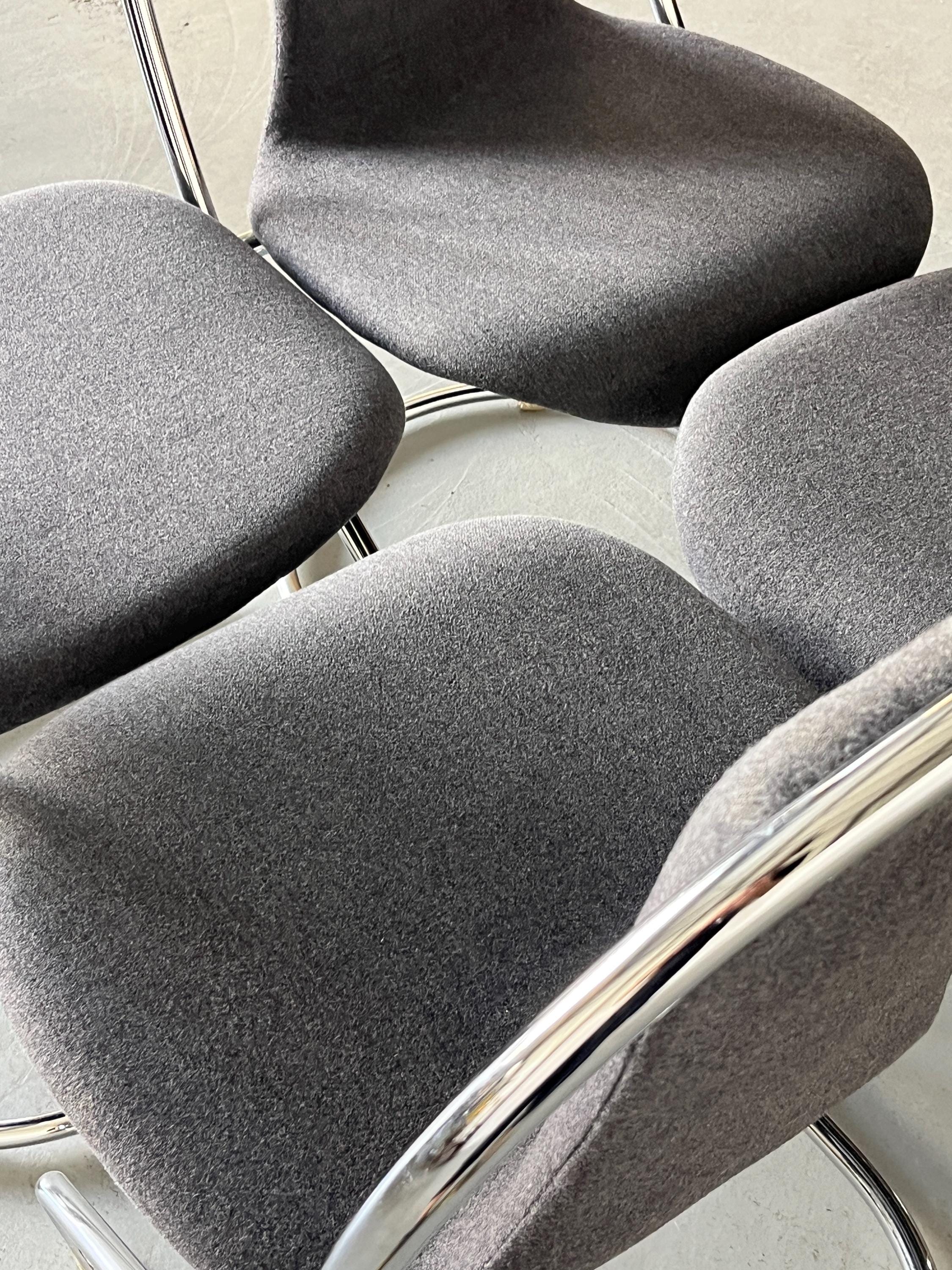 Italian Space Age Cantilever Chairs in Style of Willy Rizzo