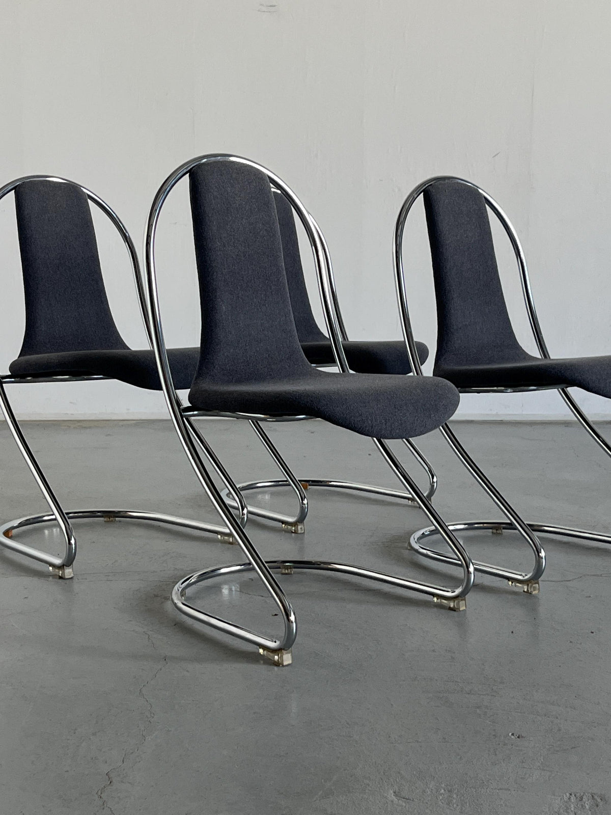 Italian Space Age Cantilever Chairs in Style of Willy Rizzo