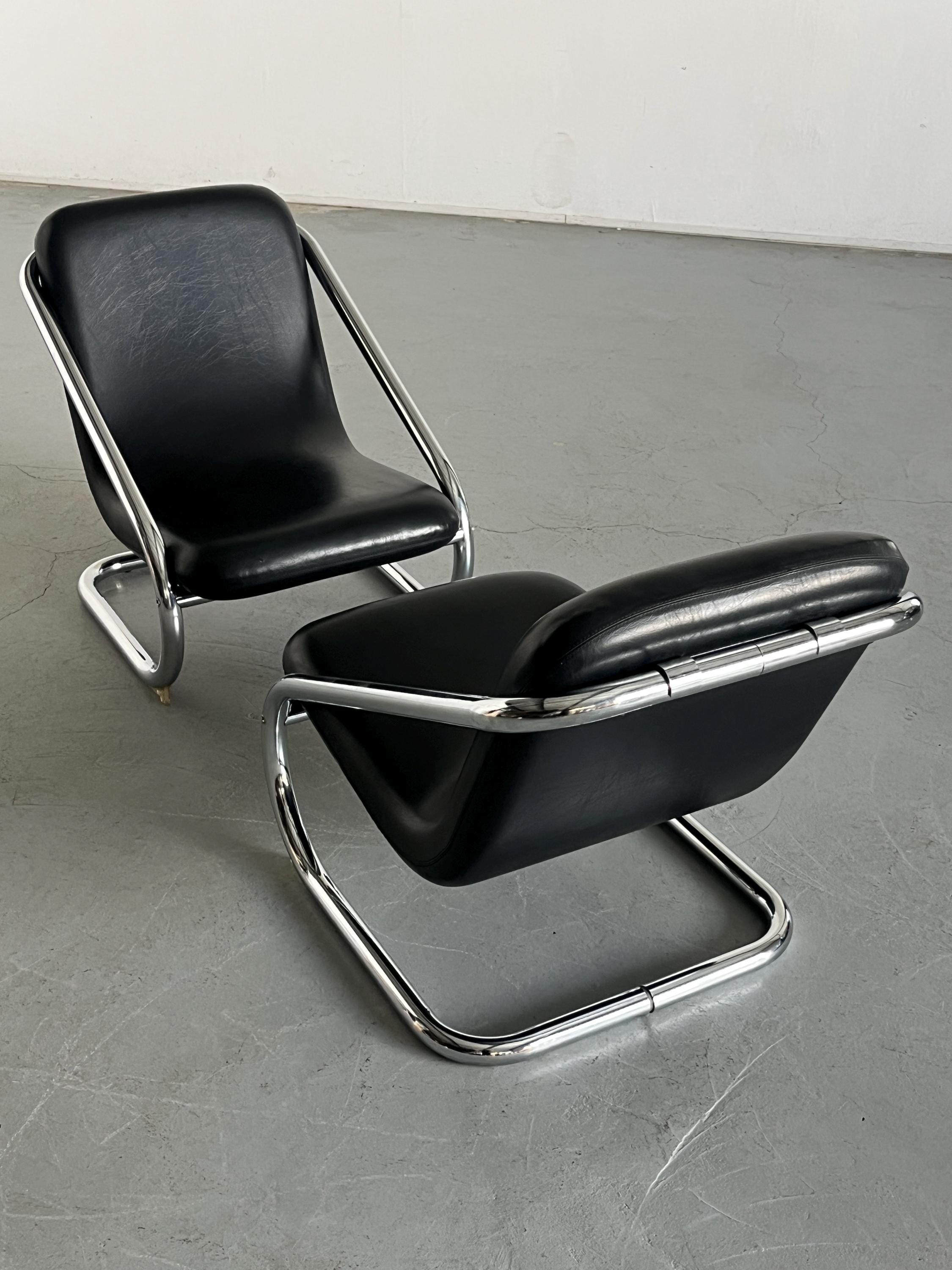 Tubular Cantilever Armchair in Black Leather and Chrome