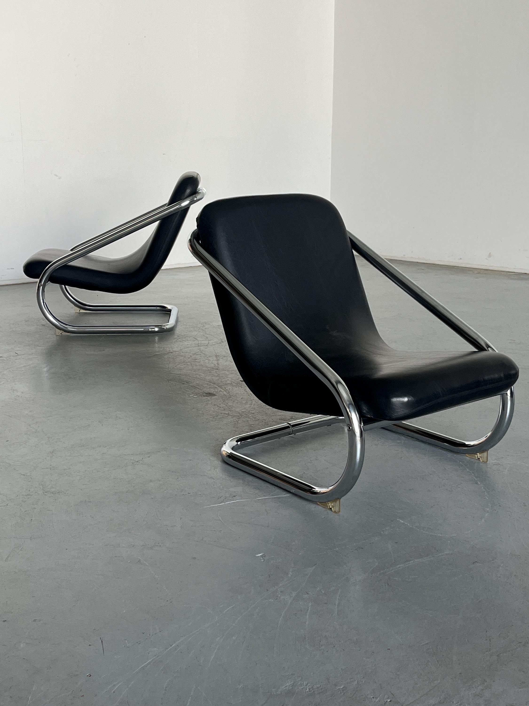 Tubular Cantilever Armchair in Black Leather and Chrome