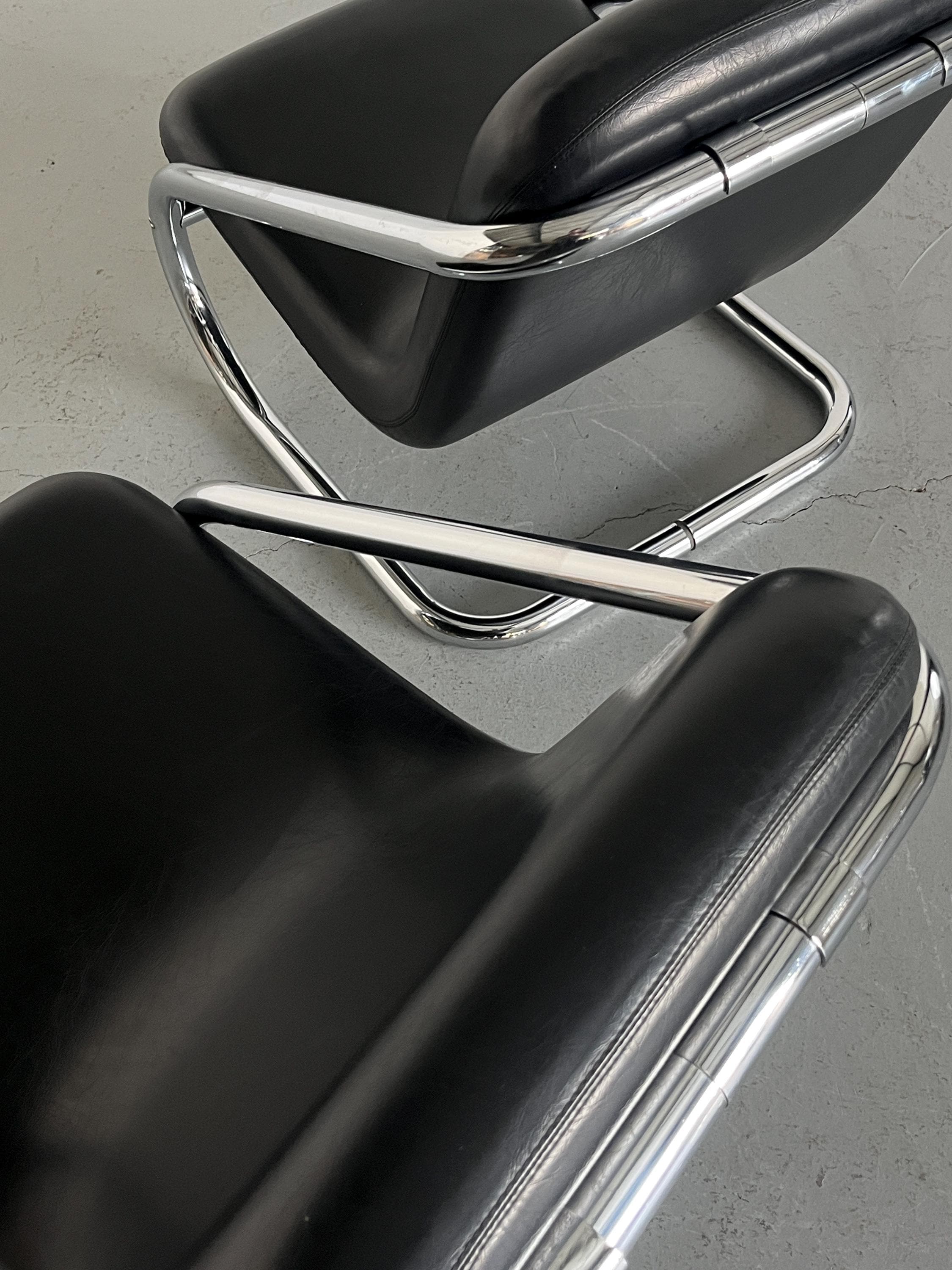 Tubular Cantilever Armchair in Black Leather and Chrome