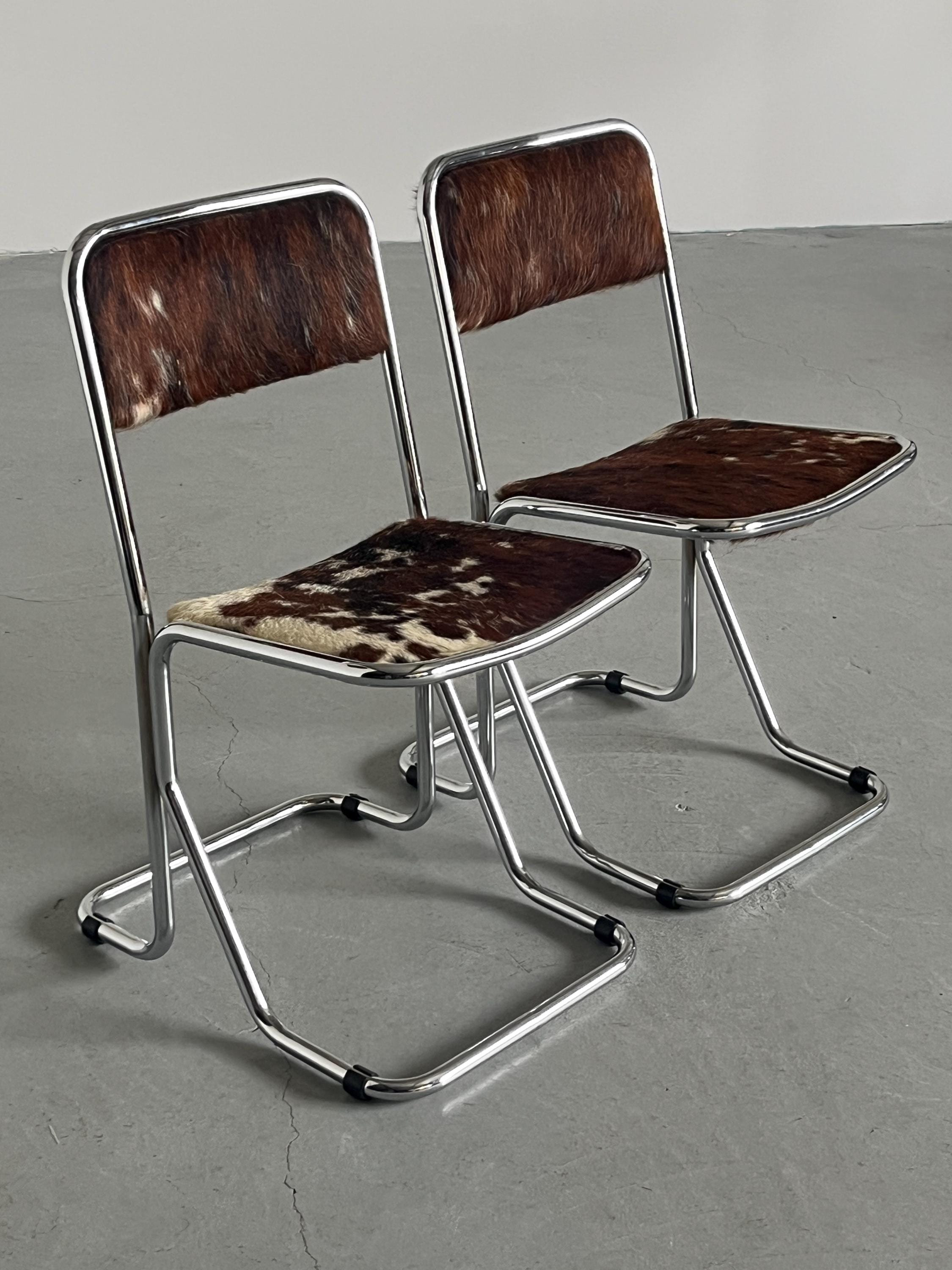 Cantilever Dining Chairs Attributed to Arflex in Cowhide and Chromed Steel